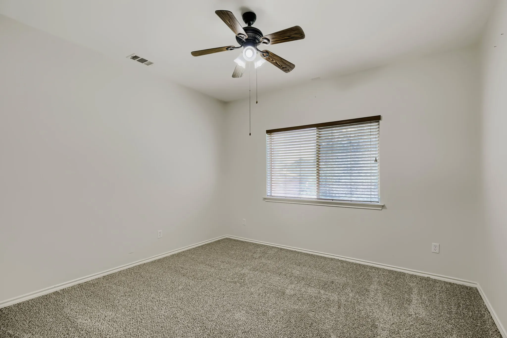 Single Family Residence For Sale in Collin County , 131 Avalon Drive, Princeton, Texas 75407, 4 Bedroom, 3 Bathroom, 2 Garage spaces, 2,244 Sqft, built in 2004, mls#21263323, Real Estate Agent in Princeton, Homes For Sale in Collin county, Homes For Sale in Princeton, Realtor in Princeton Texas, Real Estate Brokerage Independent Realty Texas, Luminita Cordes Realtor