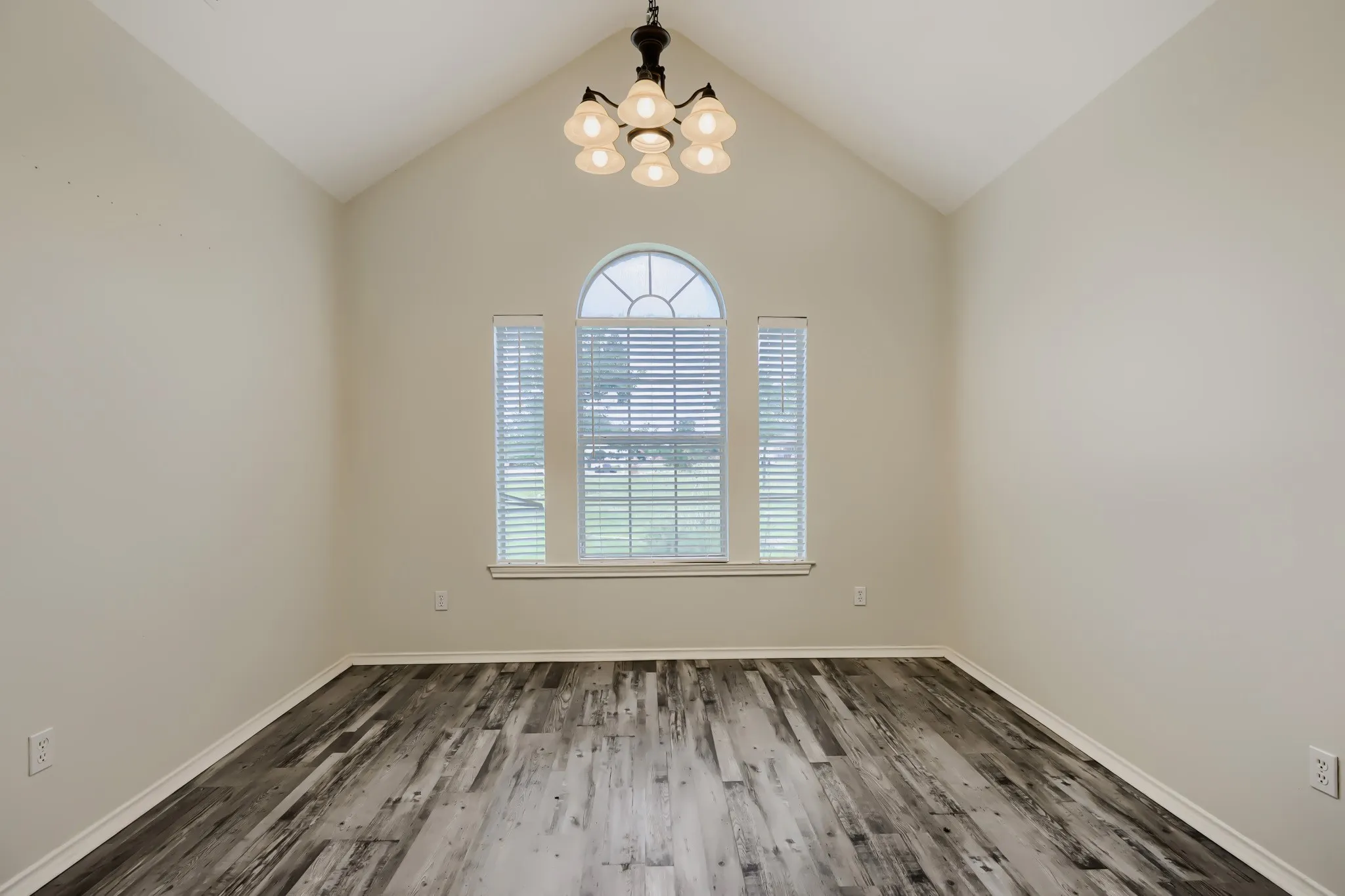 Single Family Residence For Sale in Collin County , 131 Avalon Drive, Princeton, Texas 75407, 4 Bedroom, 3 Bathroom, 2 Garage spaces, 2,244 Sqft, built in 2004, mls#21263323, Real Estate Agent in Princeton, Homes For Sale in Collin county, Homes For Sale in Princeton, Realtor in Princeton Texas, Real Estate Brokerage Independent Realty Texas, Luminita Cordes Realtor
