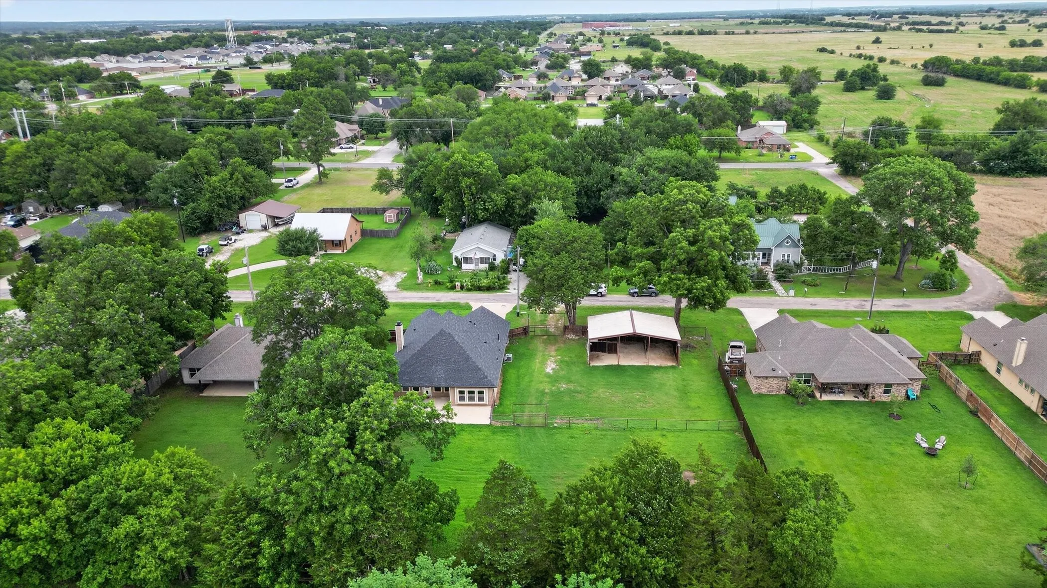 Single Family Residence For Sale in Grayson County , 1004 E Main Street, Tioga, Texas 76271, 3 Bedroom, 2 Bathroom, 2 Garage spaces, 1,738 Sqft, built in 2018, mls#21299544, Real Estate Agent in Tioga, Homes For Sale in Grayson county, Homes For Sale in Tioga, Realtor in Tioga Texas, Real Estate Brokerage Independent Realty Texas, Luminita Cordes Realtor