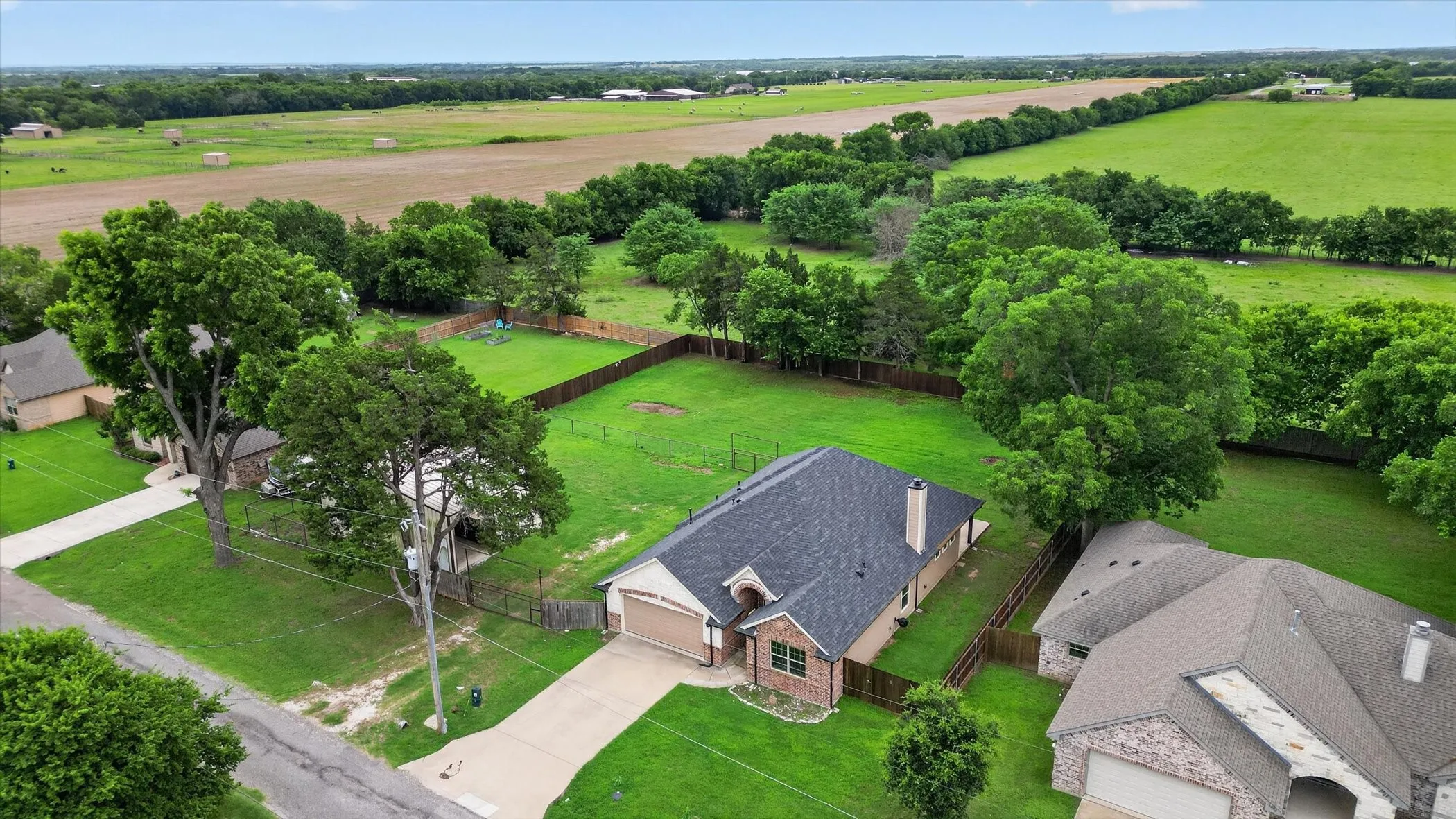 Single Family Residence For Sale in Grayson County , 1004 E Main Street, Tioga, Texas 76271, 3 Bedroom, 2 Bathroom, 2 Garage spaces, 1,738 Sqft, built in 2018, mls#21299544, Real Estate Agent in Tioga, Homes For Sale in Grayson county, Homes For Sale in Tioga, Realtor in Tioga Texas, Real Estate Brokerage Independent Realty Texas, Luminita Cordes Realtor