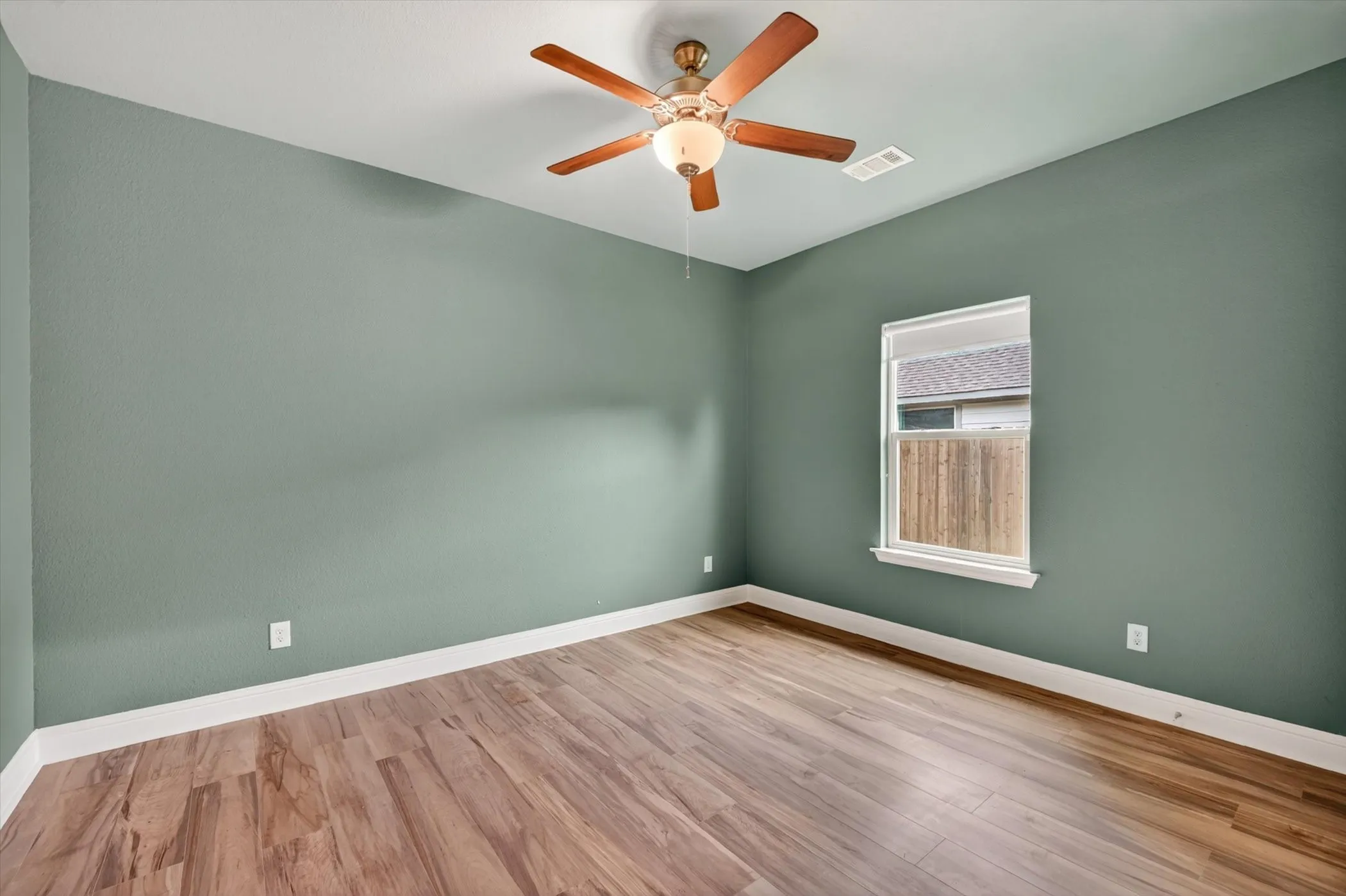 Single Family Residence For Sale in Grayson County , 1004 E Main Street, Tioga, Texas 76271, 3 Bedroom, 2 Bathroom, 2 Garage spaces, 1,738 Sqft, built in 2018, mls#21299544, Real Estate Agent in Tioga, Homes For Sale in Grayson county, Homes For Sale in Tioga, Realtor in Tioga Texas, Real Estate Brokerage Independent Realty Texas, Luminita Cordes Realtor