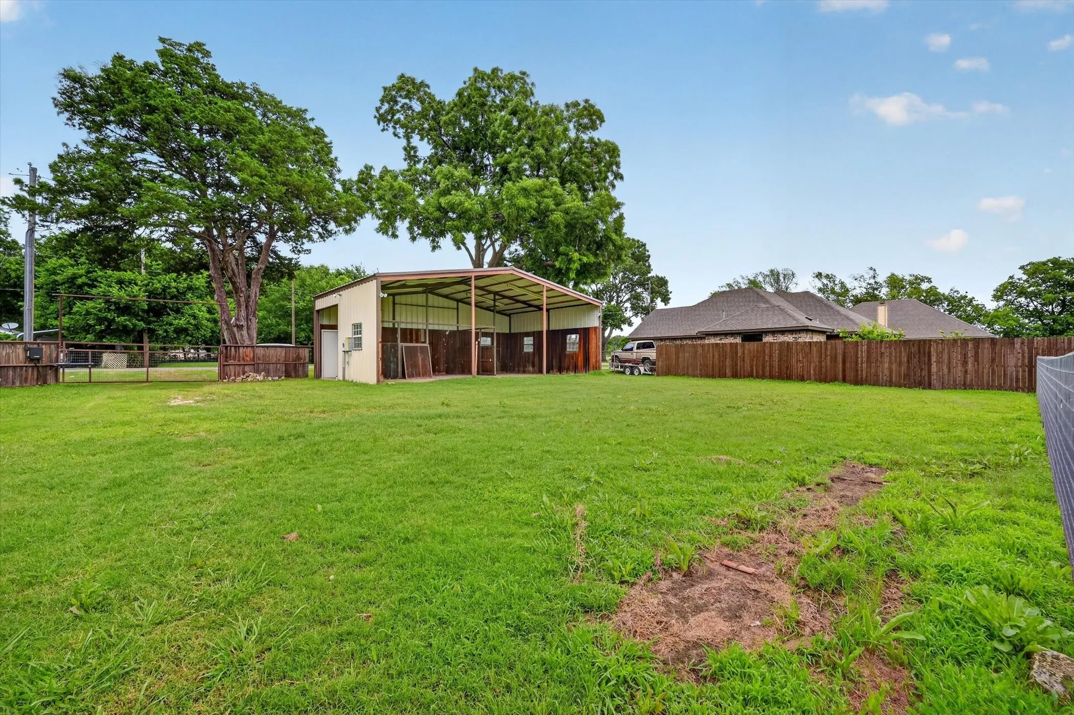Single Family Residence For Sale in Grayson County , 1004 E Main Street, Tioga, Texas 76271, 3 Bedroom, 2 Bathroom, 2 Garage spaces, 1,738 Sqft, built in 2018, mls#21299544, Real Estate Agent in Tioga, Homes For Sale in Grayson county, Homes For Sale in Tioga, Realtor in Tioga Texas, Real Estate Brokerage Independent Realty Texas, Luminita Cordes Realtor