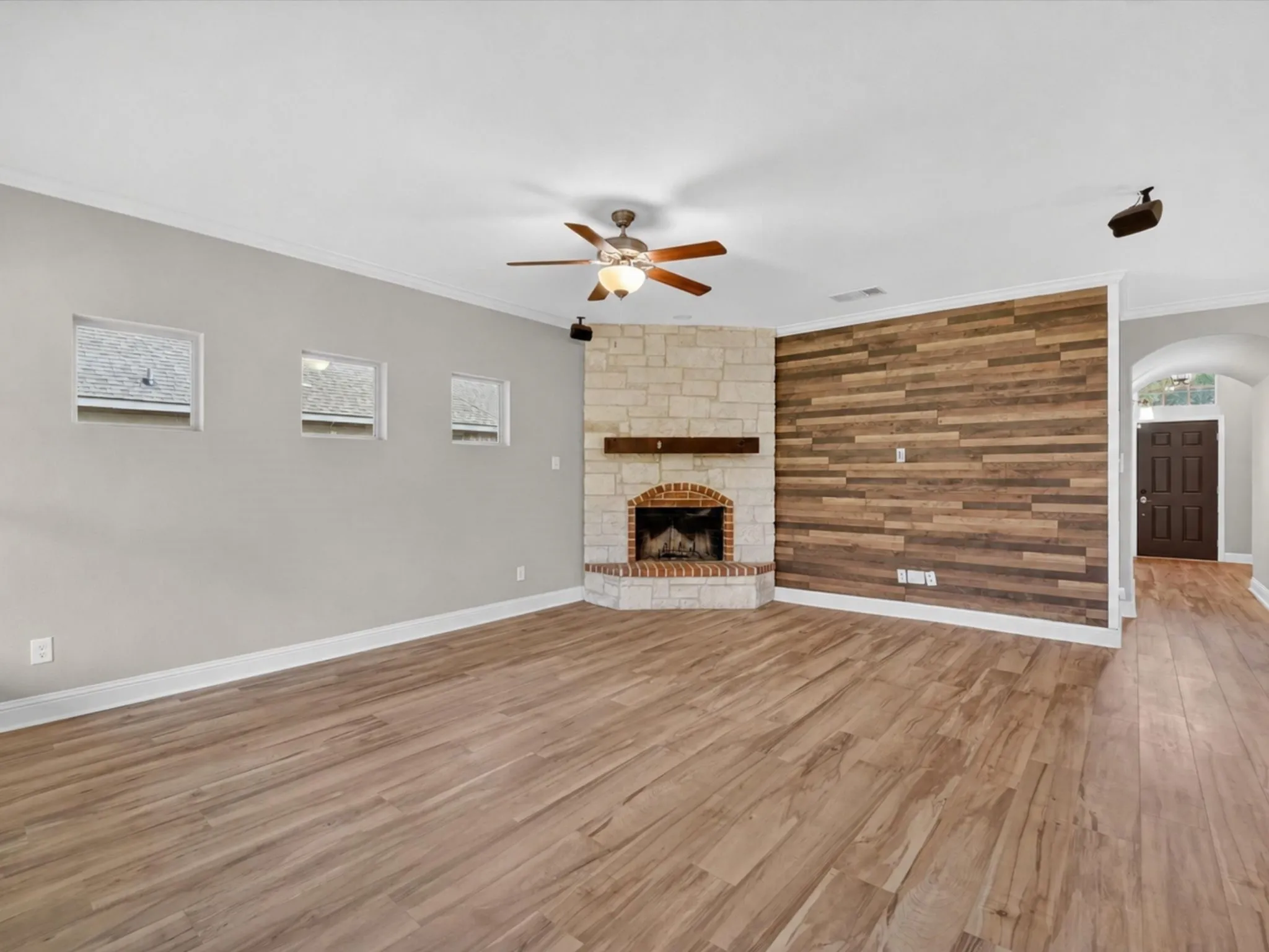 Single Family Residence For Sale in Grayson County , 1004 E Main Street, Tioga, Texas 76271, 3 Bedroom, 2 Bathroom, 2 Garage spaces, 1,738 Sqft, built in 2018, mls#21299544, Real Estate Agent in Tioga, Homes For Sale in Grayson county, Homes For Sale in Tioga, Realtor in Tioga Texas, Real Estate Brokerage Independent Realty Texas, Luminita Cordes Realtor