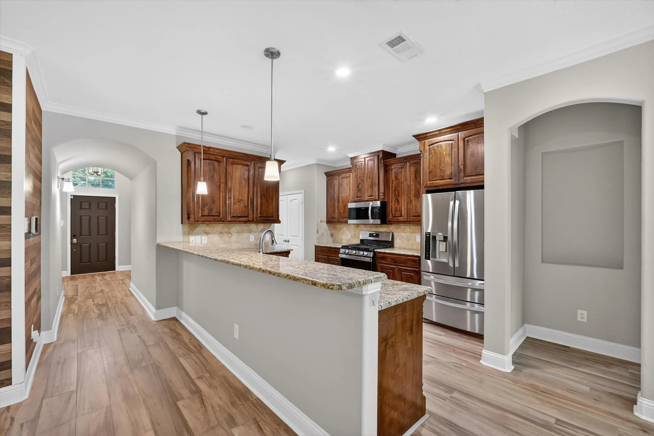 Single Family Residence For Sale in Grayson County , 1004 E Main Street, Tioga, Texas 76271, 3 Bedroom, 2 Bathroom, 2 Garage spaces, 1,738 Sqft, built in 2018, mls#21299544, Real Estate Agent in Tioga, Homes For Sale in Grayson county, Homes For Sale in Tioga, Realtor in Tioga Texas, Real Estate Brokerage Independent Realty Texas, Luminita Cordes Realtor