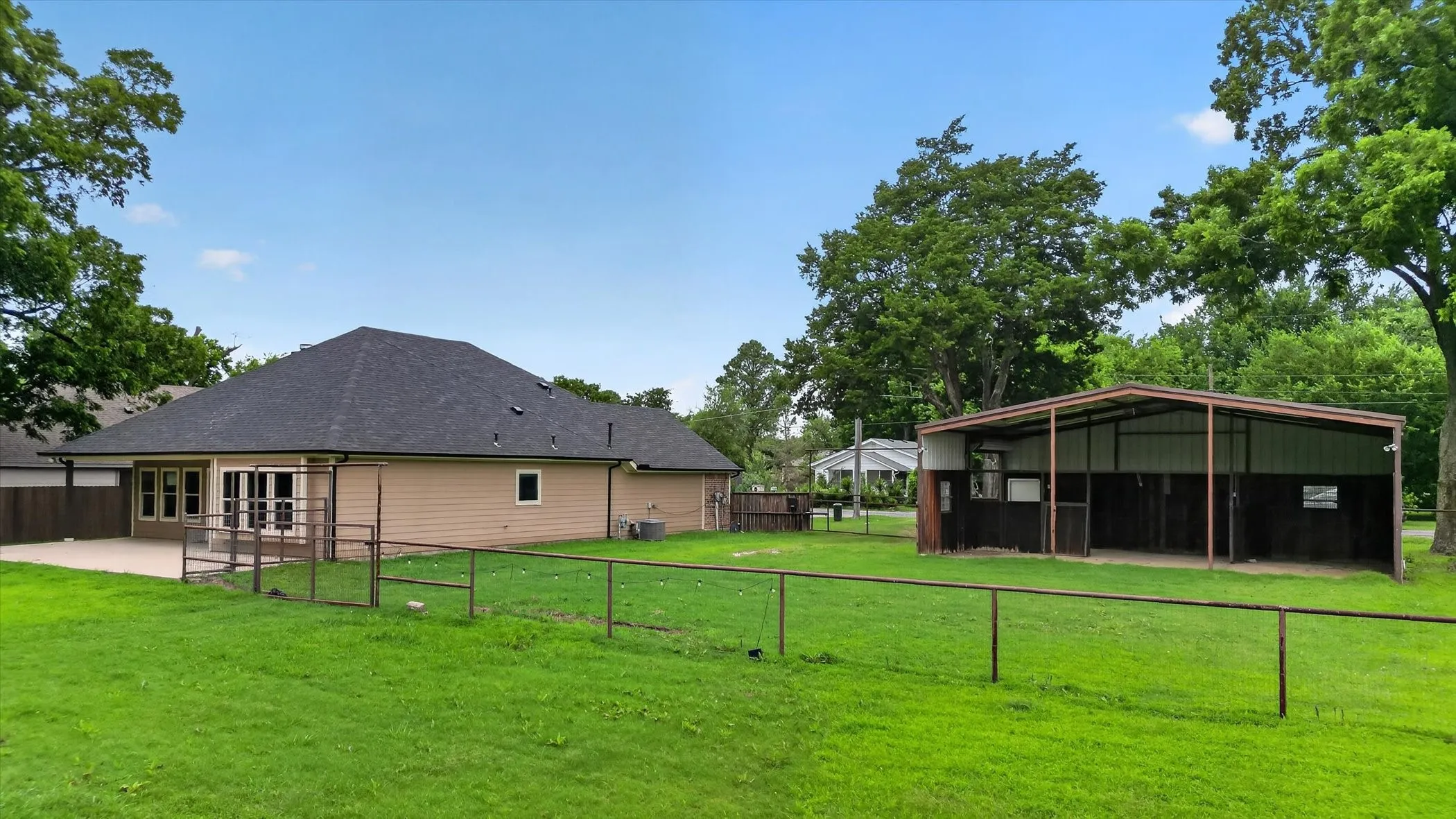 Single Family Residence For Sale in Grayson County , 1004 E Main Street, Tioga, Texas 76271, 3 Bedroom, 2 Bathroom, 2 Garage spaces, 1,738 Sqft, built in 2018, mls#21299544, Real Estate Agent in Tioga, Homes For Sale in Grayson county, Homes For Sale in Tioga, Realtor in Tioga Texas, Real Estate Brokerage Independent Realty Texas, Luminita Cordes Realtor