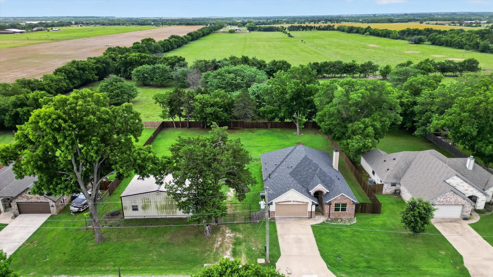 Single Family Residence For Sale in Grayson County , 1004 E Main Street, Tioga, Texas 76271, 3 Bedroom, 2 Bathroom, 2 Garage spaces, 1,738 Sqft, built in 2018, mls#21299544, Real Estate Agent in Tioga, Homes For Sale in Grayson county, Homes For Sale in Tioga, Realtor in Tioga Texas, Real Estate Brokerage Independent Realty Texas, Luminita Cordes Realtor