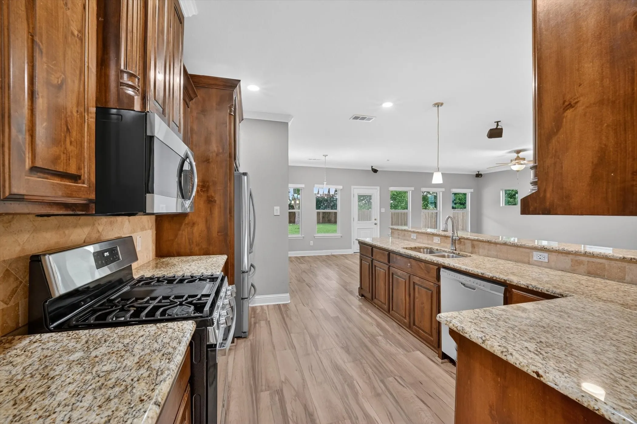 Single Family Residence For Sale in Grayson County , 1004 E Main Street, Tioga, Texas 76271, 3 Bedroom, 2 Bathroom, 2 Garage spaces, 1,738 Sqft, built in 2018, mls#21299544, Real Estate Agent in Tioga, Homes For Sale in Grayson county, Homes For Sale in Tioga, Realtor in Tioga Texas, Real Estate Brokerage Independent Realty Texas, Luminita Cordes Realtor