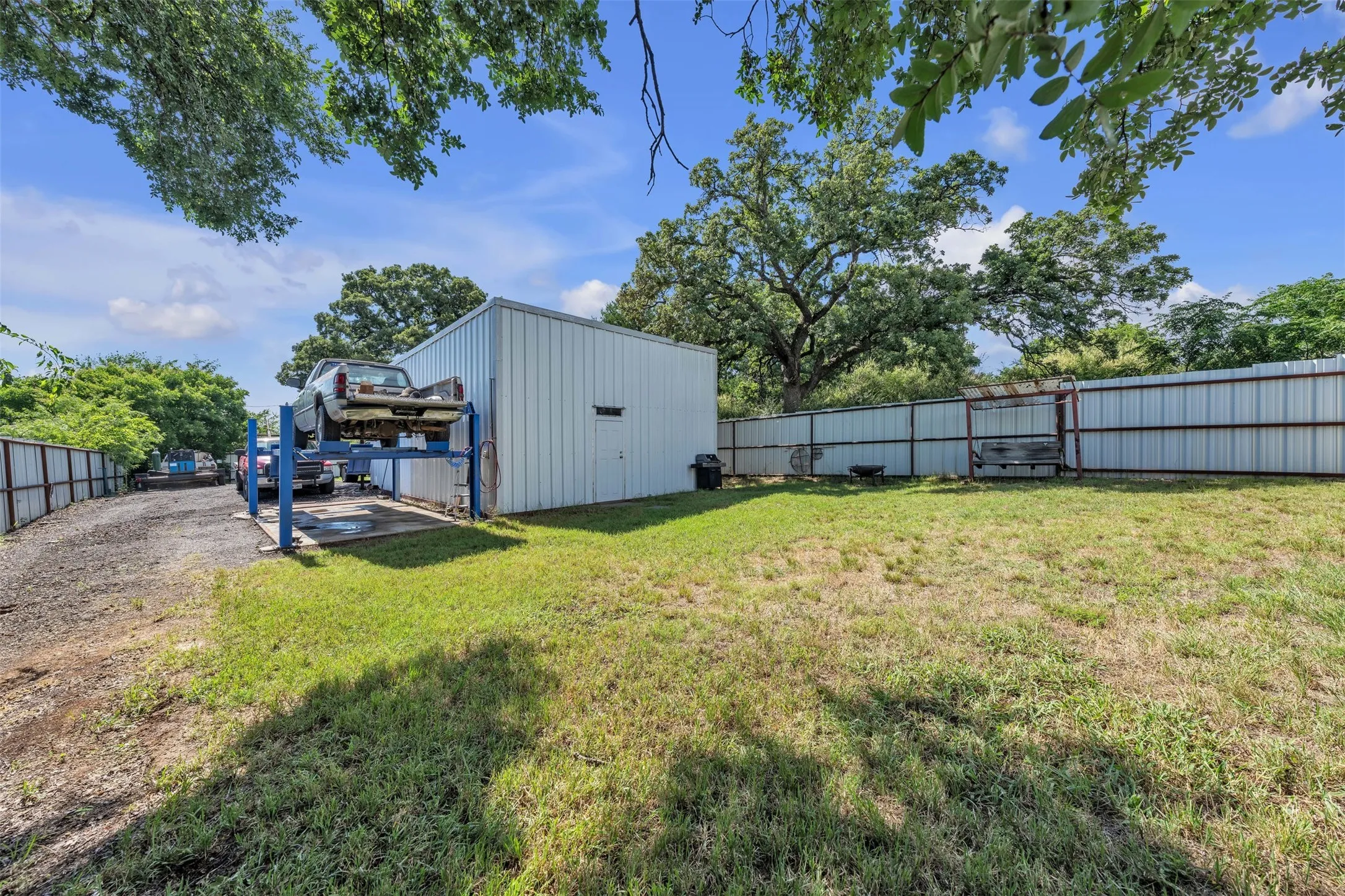 Single Family Residence For Sale in Tarrant County , 1500 Langston Street, Fort Worth, Texas 76105, 3 Bedroom, 1 Bathroom, 3 Garage spaces, 1,040 Sqft, built in 1981, mls#21298641, Real Estate Agent in Fort Worth, Homes For Sale in Tarrant county, Homes For Sale in Fort Worth, Realtor in Fort Worth Texas, Real Estate Brokerage Independent Realty Texas, Luminita Cordes Realtor