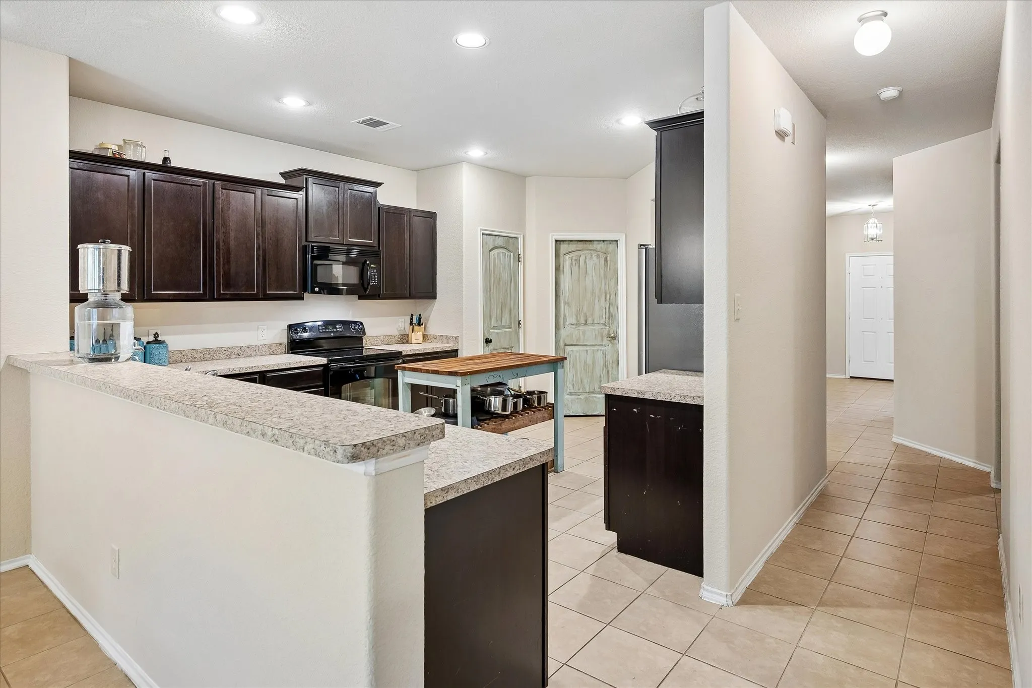 Single Family Residence For Sale in Collin County , 817 Hazels Way, Anna, Texas 75409, 3 Bedroom, 2 Bathroom, 2 Garage spaces, 1,873 Sqft, built in 2012, Price $284,000, mls#21299750, Real Estate Agent in Anna, Homes For Sale in Collin county, Homes For Sale in Anna, Realtor in Anna Texas, Real Estate Brokerage Independent Realty Texas, Luminita Cordes Realtor