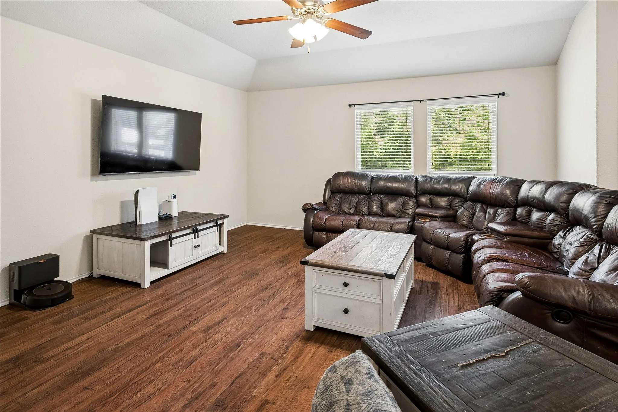 Single Family Residence For Sale in Collin County , 817 Hazels Way, Anna, Texas 75409, 3 Bedroom, 2 Bathroom, 2 Garage spaces, 1,873 Sqft, built in 2012, Price $284,000, mls#21299750, Real Estate Agent in Anna, Homes For Sale in Collin county, Homes For Sale in Anna, Realtor in Anna Texas, Real Estate Brokerage Independent Realty Texas, Luminita Cordes Realtor