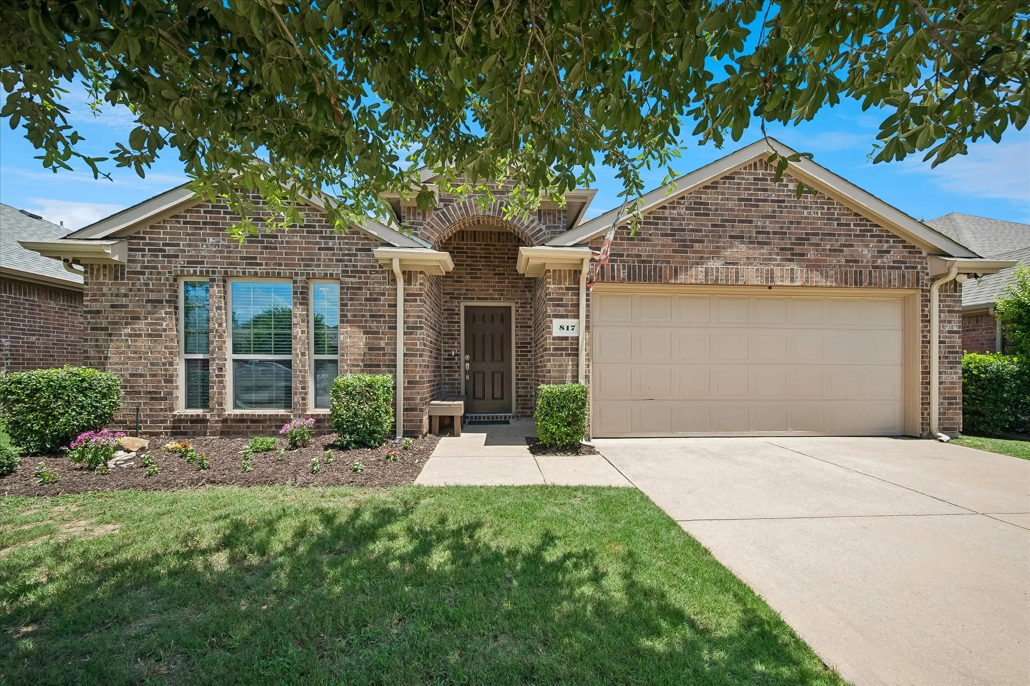 Single Family Residence For Sale in Collin County , 817 Hazels Way, Anna, Texas 75409, 3 Bedroom, 2 Bathroom, 2 Garage spaces, 1,873 Sqft, built in 2012, Price $284,000, mls#21299750, Real Estate Agent in Anna, Homes For Sale in Collin county, Homes For Sale in Anna, Realtor in Anna Texas, Real Estate Brokerage Independent Realty Texas, Luminita Cordes Realtor