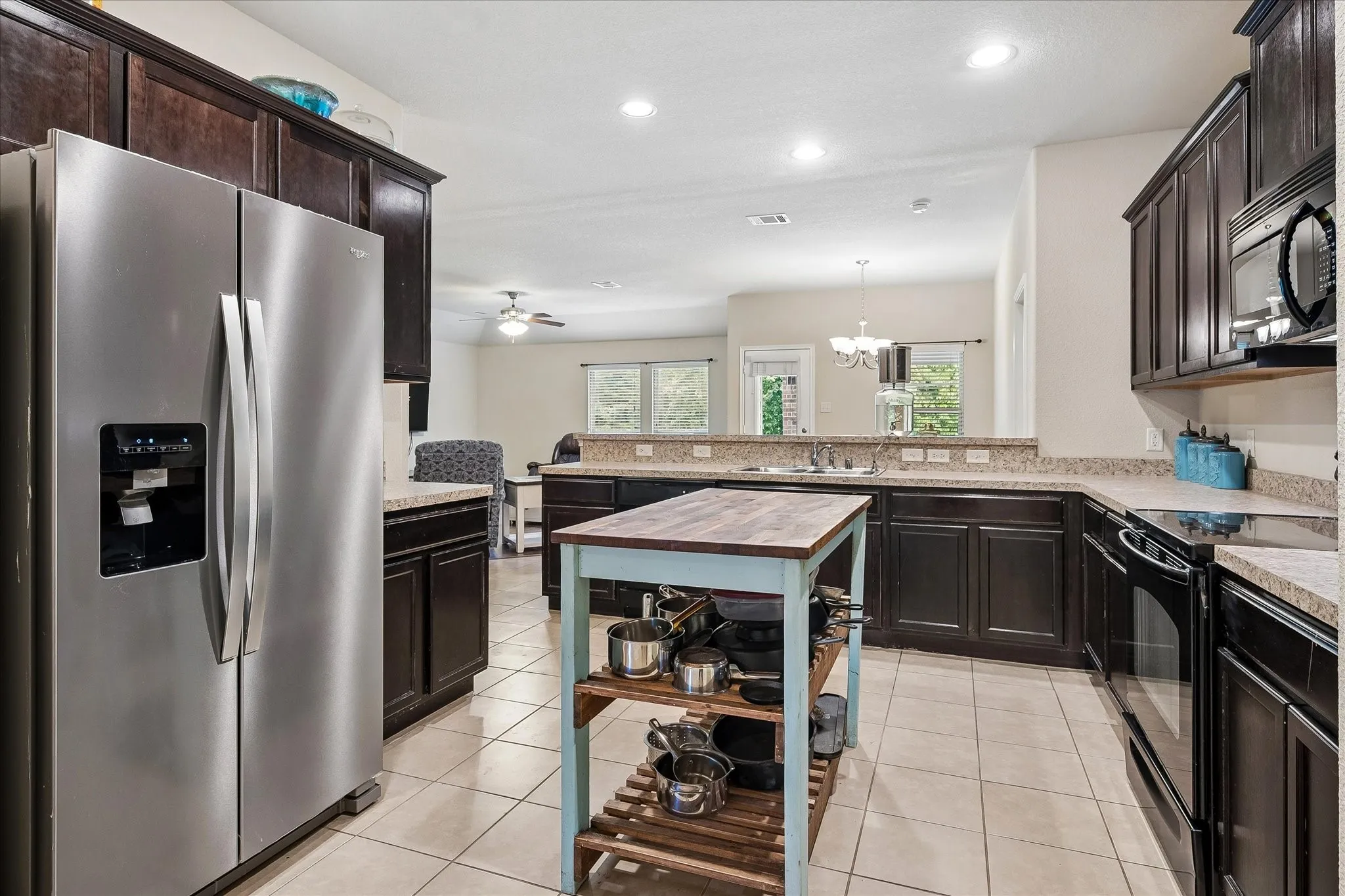 Single Family Residence For Sale in Collin County , 817 Hazels Way, Anna, Texas 75409, 3 Bedroom, 2 Bathroom, 2 Garage spaces, 1,873 Sqft, built in 2012, Price $284,000, mls#21299750, Real Estate Agent in Anna, Homes For Sale in Collin county, Homes For Sale in Anna, Realtor in Anna Texas, Real Estate Brokerage Independent Realty Texas, Luminita Cordes Realtor