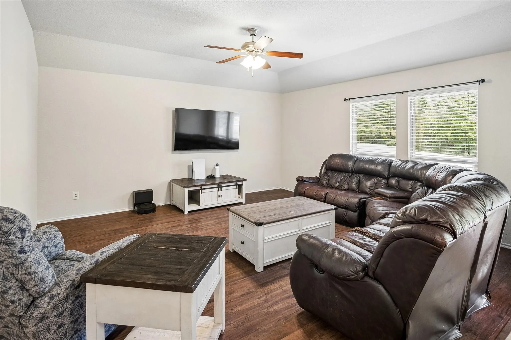 Single Family Residence For Sale in Collin County , 817 Hazels Way, Anna, Texas 75409, 3 Bedroom, 2 Bathroom, 2 Garage spaces, 1,873 Sqft, built in 2012, Price $284,000, mls#21299750, Real Estate Agent in Anna, Homes For Sale in Collin county, Homes For Sale in Anna, Realtor in Anna Texas, Real Estate Brokerage Independent Realty Texas, Luminita Cordes Realtor