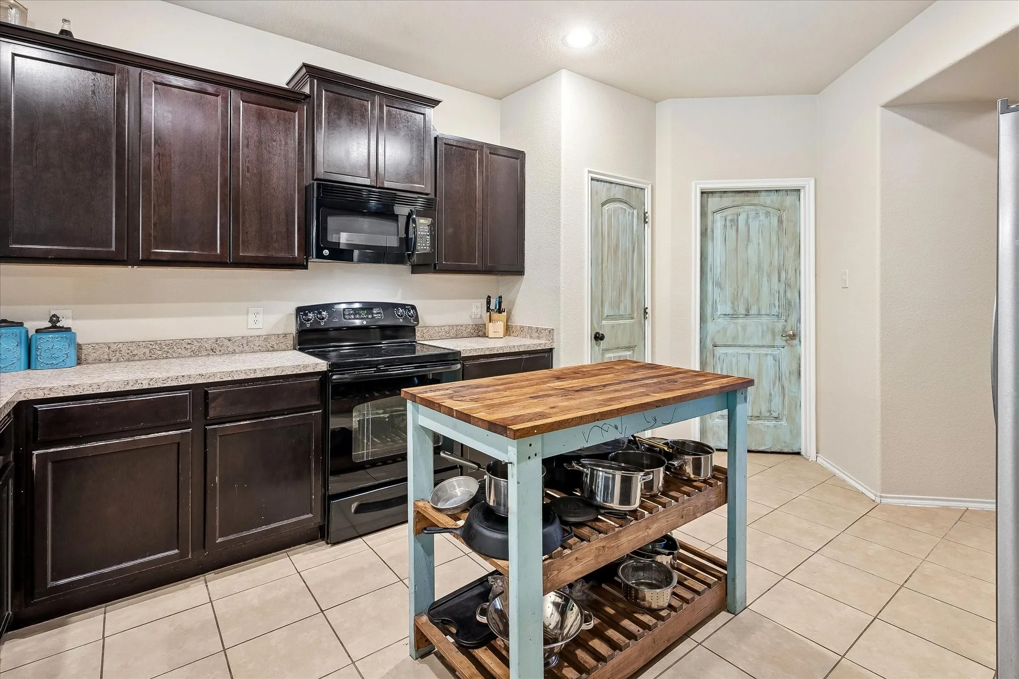 Single Family Residence For Sale in Collin County , 817 Hazels Way, Anna, Texas 75409, 3 Bedroom, 2 Bathroom, 2 Garage spaces, 1,873 Sqft, built in 2012, Price $284,000, mls#21299750, Real Estate Agent in Anna, Homes For Sale in Collin county, Homes For Sale in Anna, Realtor in Anna Texas, Real Estate Brokerage Independent Realty Texas, Luminita Cordes Realtor