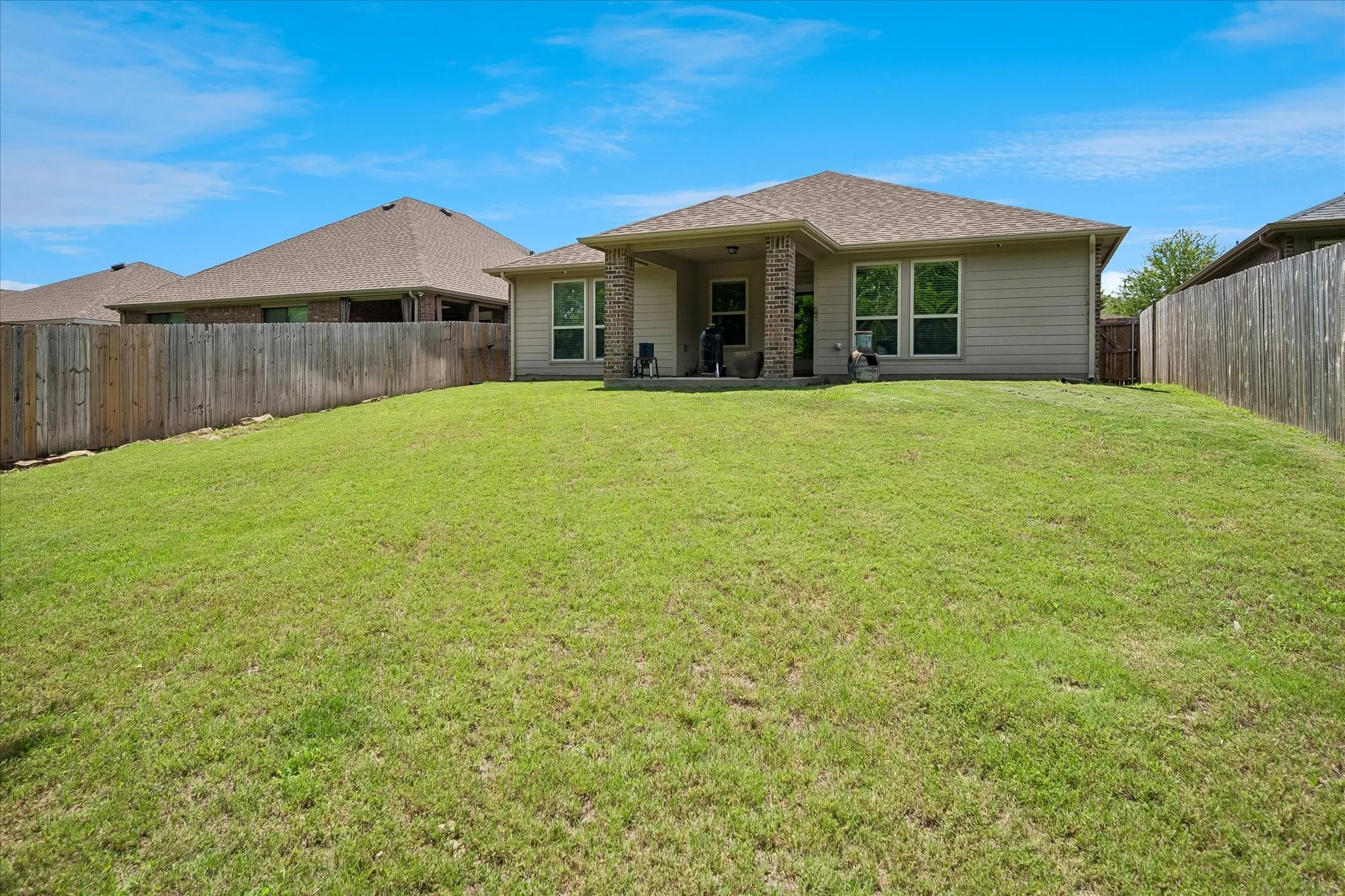 Single Family Residence For Sale in Collin County , 817 Hazels Way, Anna, Texas 75409, 3 Bedroom, 2 Bathroom, 2 Garage spaces, 1,873 Sqft, built in 2012, Price $284,000, mls#21299750, Real Estate Agent in Anna, Homes For Sale in Collin county, Homes For Sale in Anna, Realtor in Anna Texas, Real Estate Brokerage Independent Realty Texas, Luminita Cordes Realtor