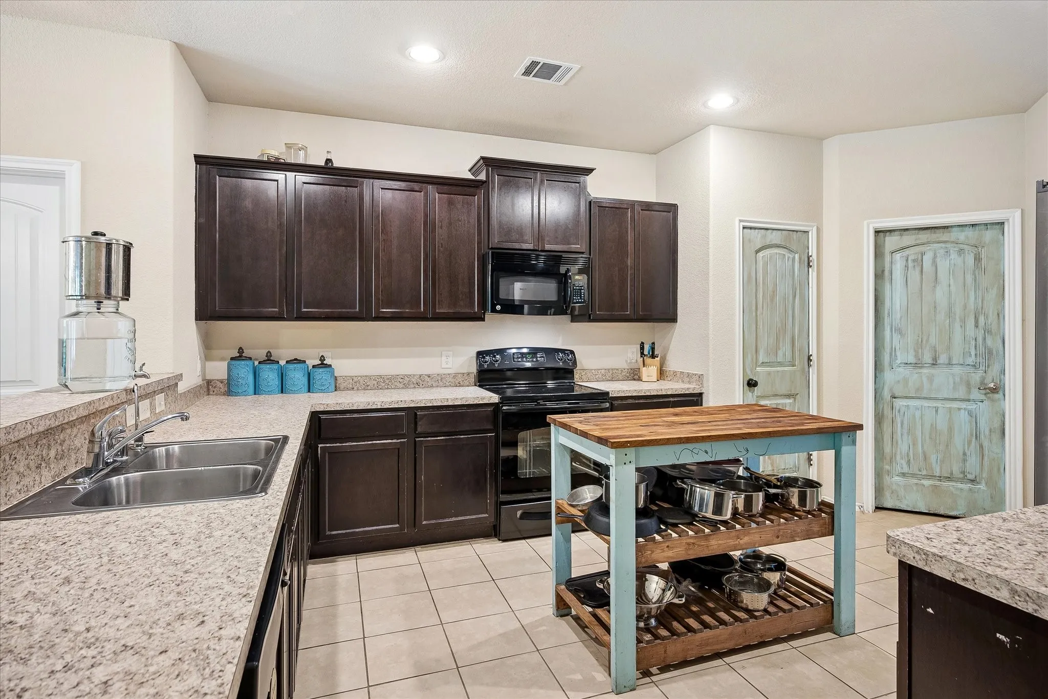 Single Family Residence For Sale in Collin County , 817 Hazels Way, Anna, Texas 75409, 3 Bedroom, 2 Bathroom, 2 Garage spaces, 1,873 Sqft, built in 2012, Price $284,000, mls#21299750, Real Estate Agent in Anna, Homes For Sale in Collin county, Homes For Sale in Anna, Realtor in Anna Texas, Real Estate Brokerage Independent Realty Texas, Luminita Cordes Realtor