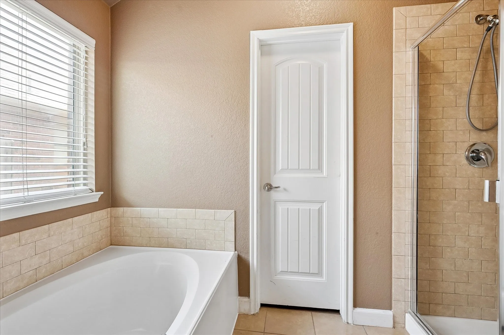 Single Family Residence For Sale in Collin County , 817 Hazels Way, Anna, Texas 75409, 3 Bedroom, 2 Bathroom, 2 Garage spaces, 1,873 Sqft, built in 2012, Price $284,000, mls#21299750, Real Estate Agent in Anna, Homes For Sale in Collin county, Homes For Sale in Anna, Realtor in Anna Texas, Real Estate Brokerage Independent Realty Texas, Luminita Cordes Realtor