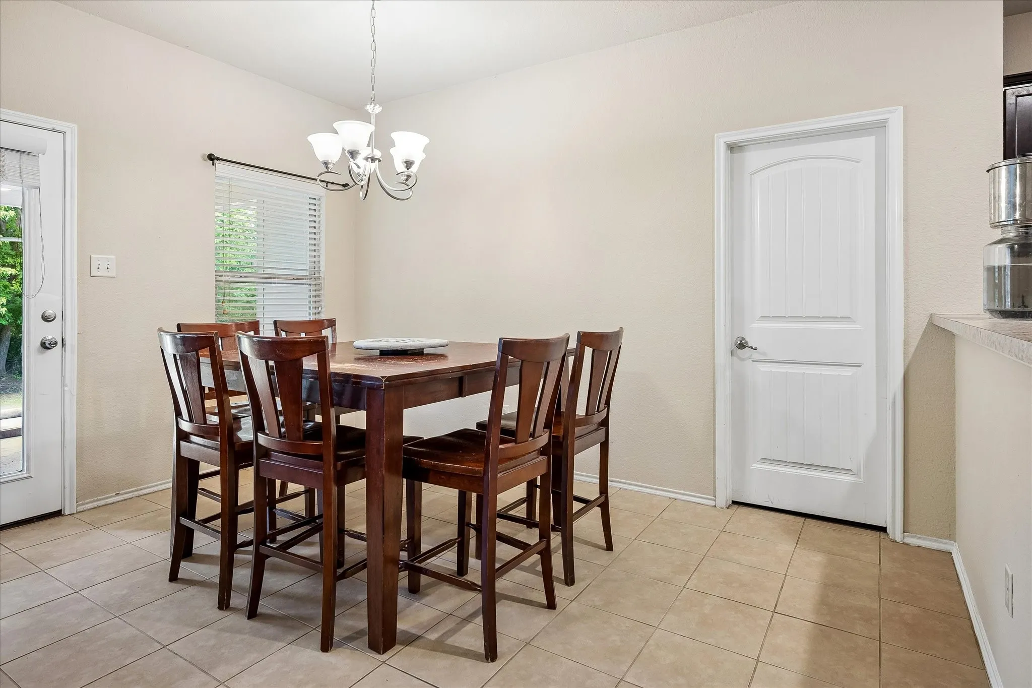 Single Family Residence For Sale in Collin County , 817 Hazels Way, Anna, Texas 75409, 3 Bedroom, 2 Bathroom, 2 Garage spaces, 1,873 Sqft, built in 2012, Price $284,000, mls#21299750, Real Estate Agent in Anna, Homes For Sale in Collin county, Homes For Sale in Anna, Realtor in Anna Texas, Real Estate Brokerage Independent Realty Texas, Luminita Cordes Realtor