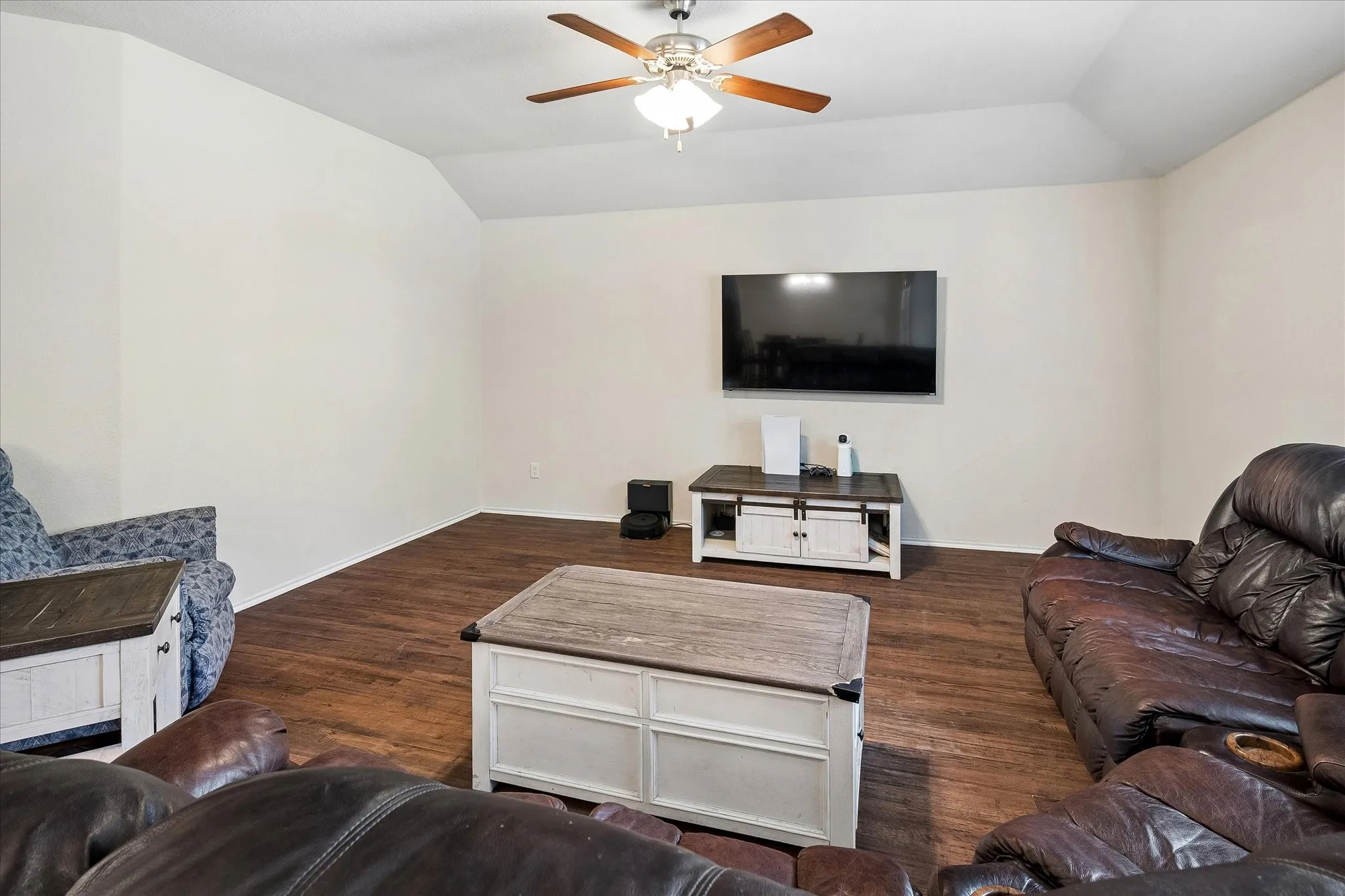 Single Family Residence For Sale in Collin County , 817 Hazels Way, Anna, Texas 75409, 3 Bedroom, 2 Bathroom, 2 Garage spaces, 1,873 Sqft, built in 2012, Price $284,000, mls#21299750, Real Estate Agent in Anna, Homes For Sale in Collin county, Homes For Sale in Anna, Realtor in Anna Texas, Real Estate Brokerage Independent Realty Texas, Luminita Cordes Realtor