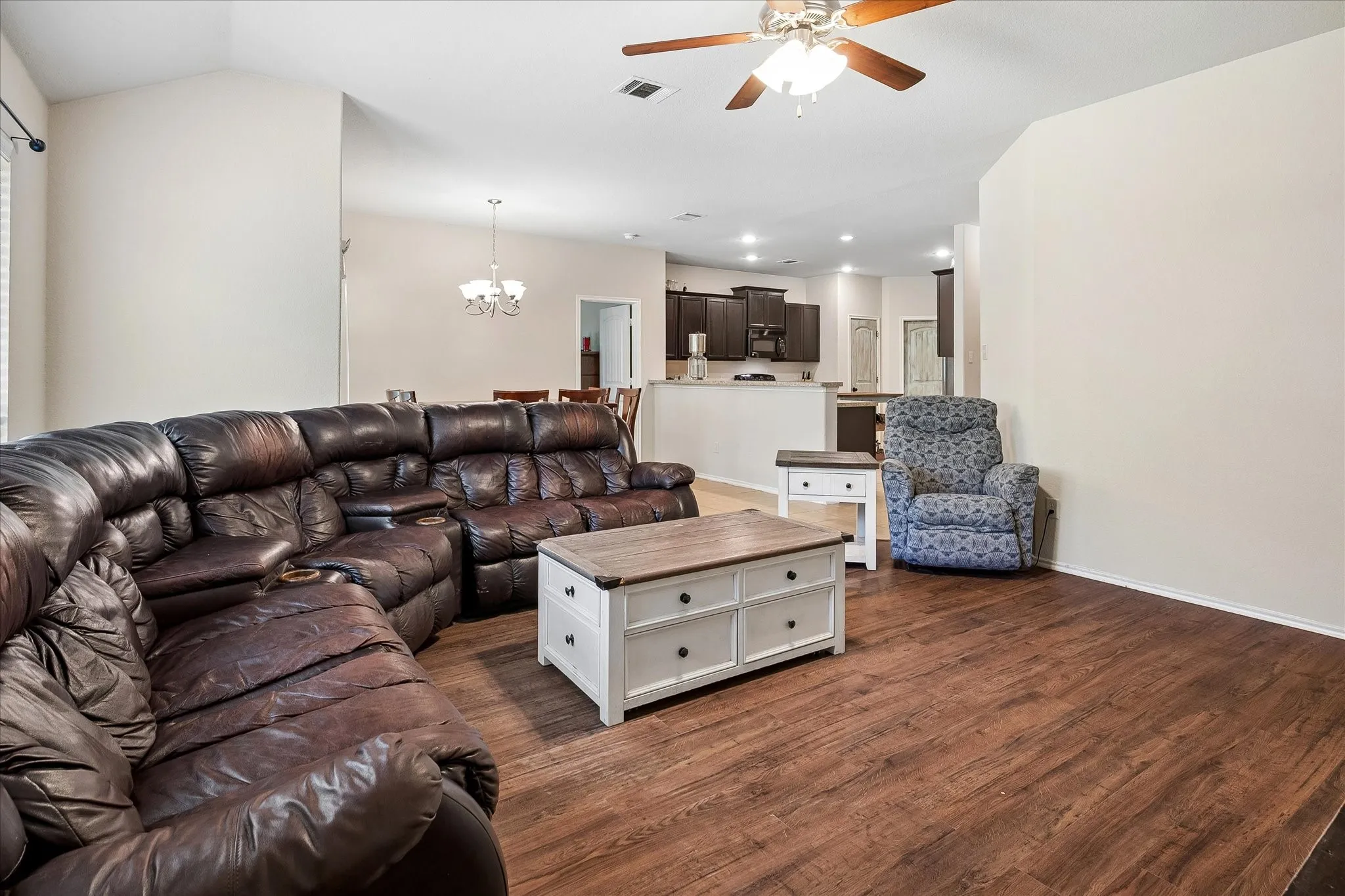 Single Family Residence For Sale in Collin County , 817 Hazels Way, Anna, Texas 75409, 3 Bedroom, 2 Bathroom, 2 Garage spaces, 1,873 Sqft, built in 2012, Price $284,000, mls#21299750, Real Estate Agent in Anna, Homes For Sale in Collin county, Homes For Sale in Anna, Realtor in Anna Texas, Real Estate Brokerage Independent Realty Texas, Luminita Cordes Realtor