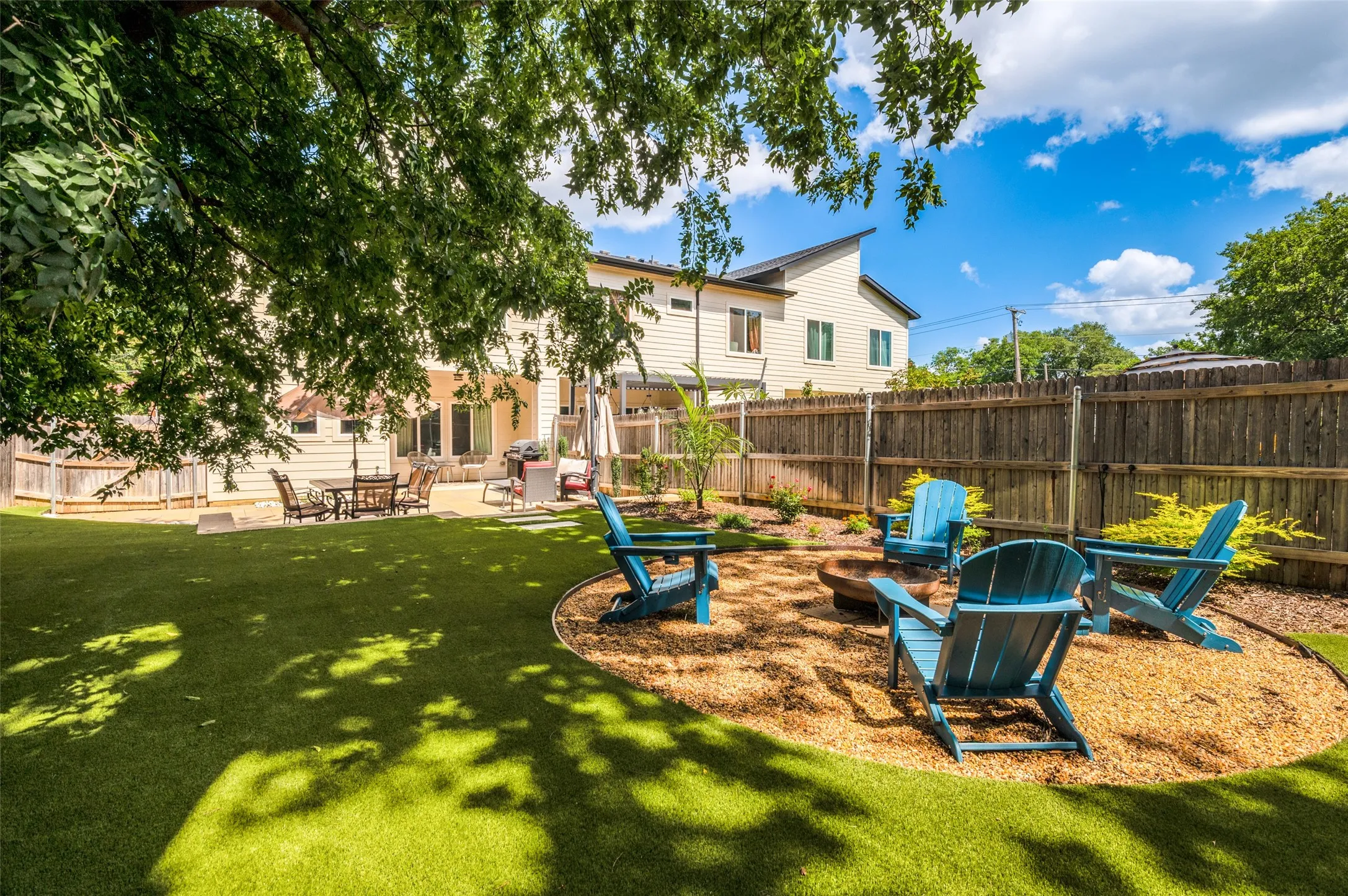 Townhouse For Sale in Tarrant County , 410 N Pecan Street, Arlington, Texas 76011, 3 Bedroom, 3 Bathroom, 2 Garage spaces, 1,882 Sqft, built in 2020, mls#21299742, Real Estate Agent in Arlington, Homes For Sale in Tarrant county, Homes For Sale in Arlington, Realtor in Arlington Texas, Real Estate Brokerage Independent Realty Texas, Luminita Cordes Realtor