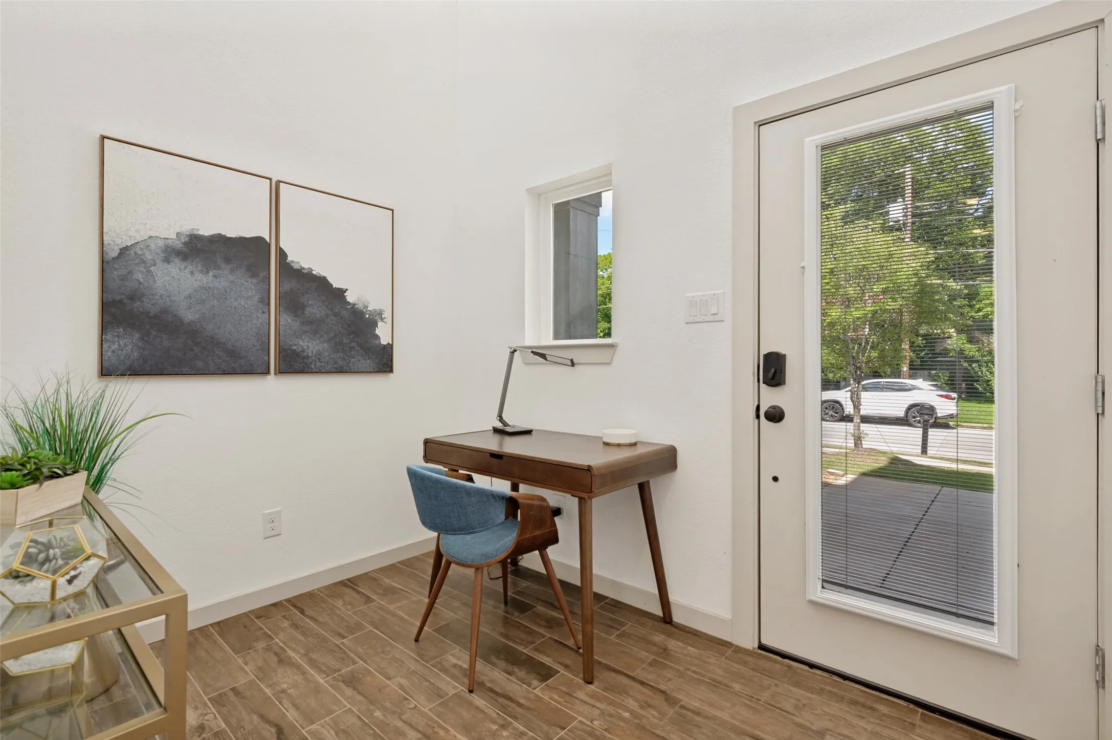 Townhouse For Sale in Tarrant County , 410 N Pecan Street, Arlington, Texas 76011, 3 Bedroom, 3 Bathroom, 2 Garage spaces, 1,882 Sqft, built in 2020, mls#21299742, Real Estate Agent in Arlington, Homes For Sale in Tarrant county, Homes For Sale in Arlington, Realtor in Arlington Texas, Real Estate Brokerage Independent Realty Texas, Luminita Cordes Realtor