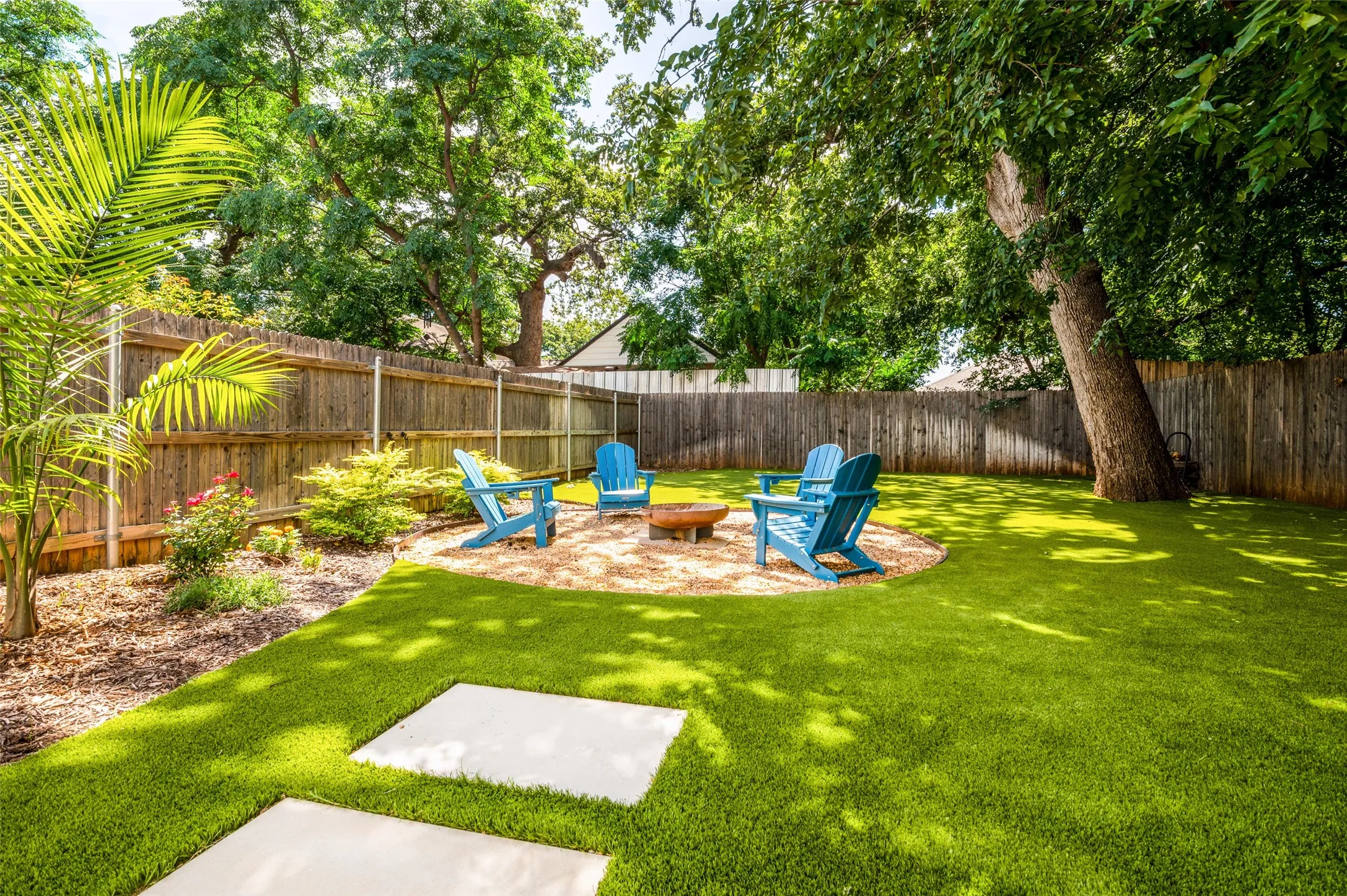Townhouse For Sale in Tarrant County , 410 N Pecan Street, Arlington, Texas 76011, 3 Bedroom, 3 Bathroom, 2 Garage spaces, 1,882 Sqft, built in 2020, mls#21299742, Real Estate Agent in Arlington, Homes For Sale in Tarrant county, Homes For Sale in Arlington, Realtor in Arlington Texas, Real Estate Brokerage Independent Realty Texas, Luminita Cordes Realtor