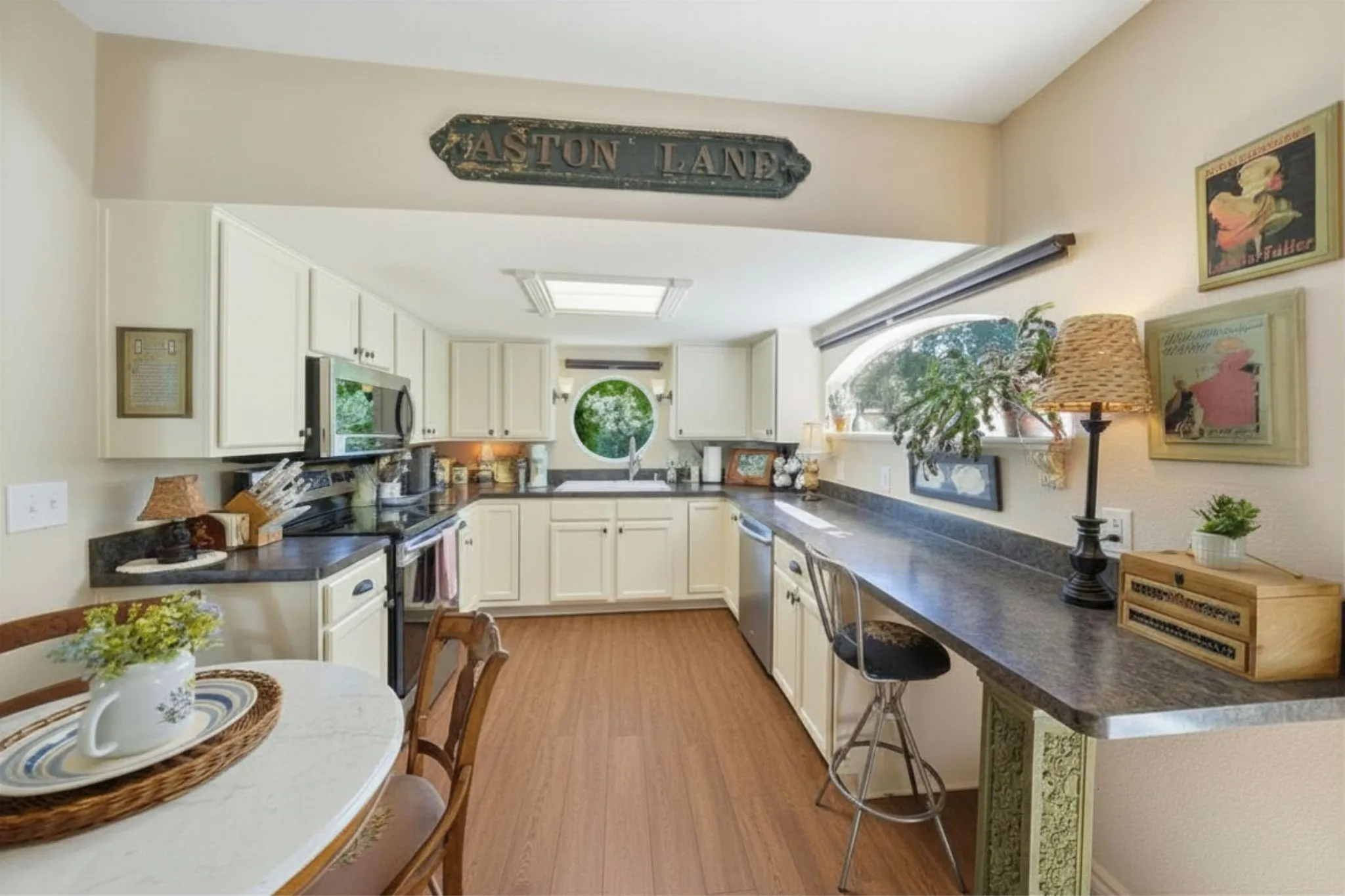 Single Family Residence For Sale in Collin County , 5314 County Road 465, Mc Kinney, Texas 75071, 3 Bedroom, 2 Bathroom, 2 Garage spaces, 1,934 Sqft, built in 1952, Price $1,495,000, mls#21292805, Real Estate Agent in Mc Kinney, Homes For Sale in Collin county, Homes For Sale in Mc Kinney, Realtor in Mc Kinney Texas, Real Estate Brokerage Independent Realty Texas, Luminita Cordes Realtor