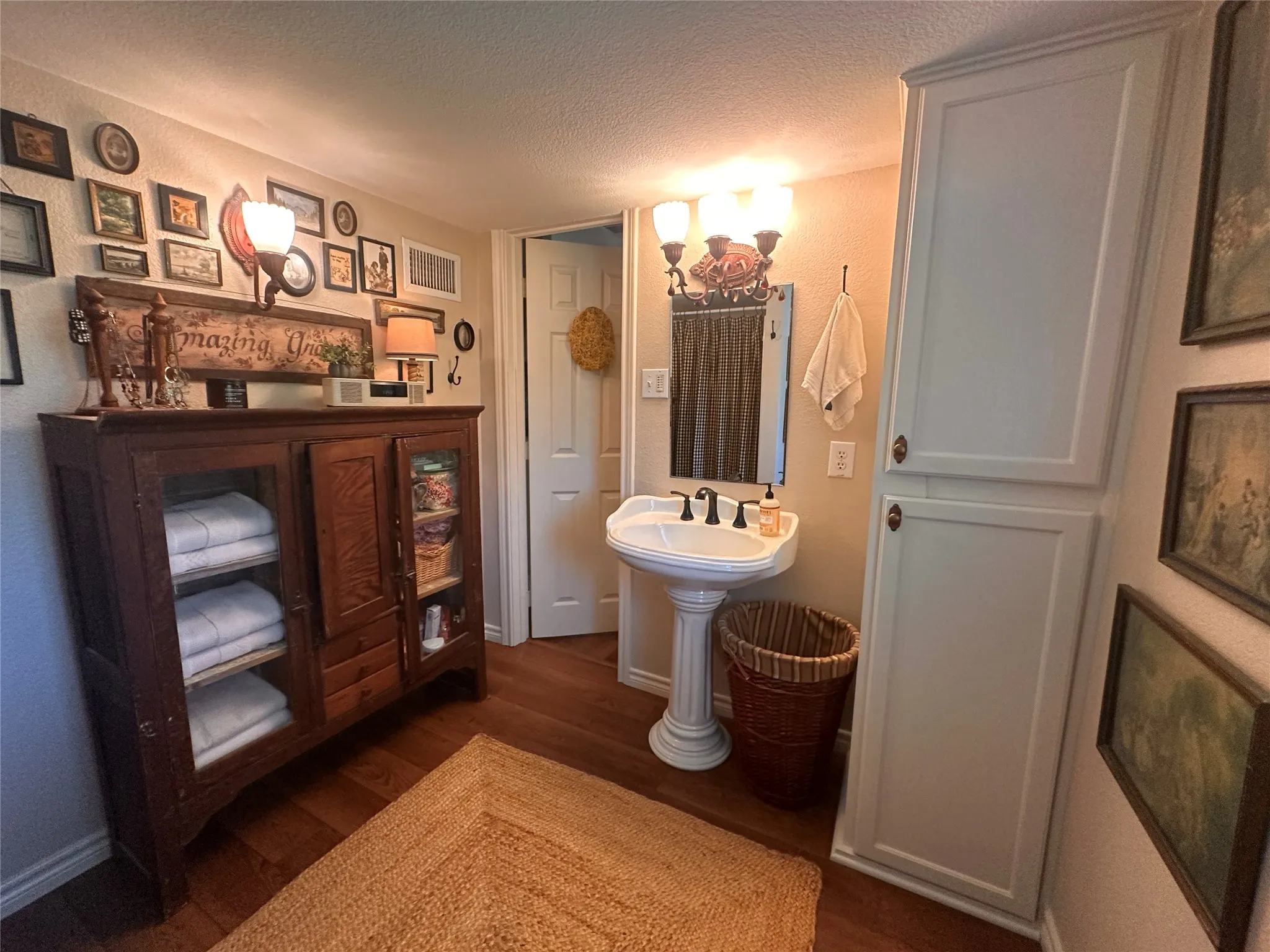 Single Family Residence For Sale in Collin County , 5314 County Road 465, Mc Kinney, Texas 75071, 3 Bedroom, 2 Bathroom, 2 Garage spaces, 1,934 Sqft, built in 1952, Price $1,495,000, mls#21292805, Real Estate Agent in Mc Kinney, Homes For Sale in Collin county, Homes For Sale in Mc Kinney, Realtor in Mc Kinney Texas, Real Estate Brokerage Independent Realty Texas, Luminita Cordes Realtor