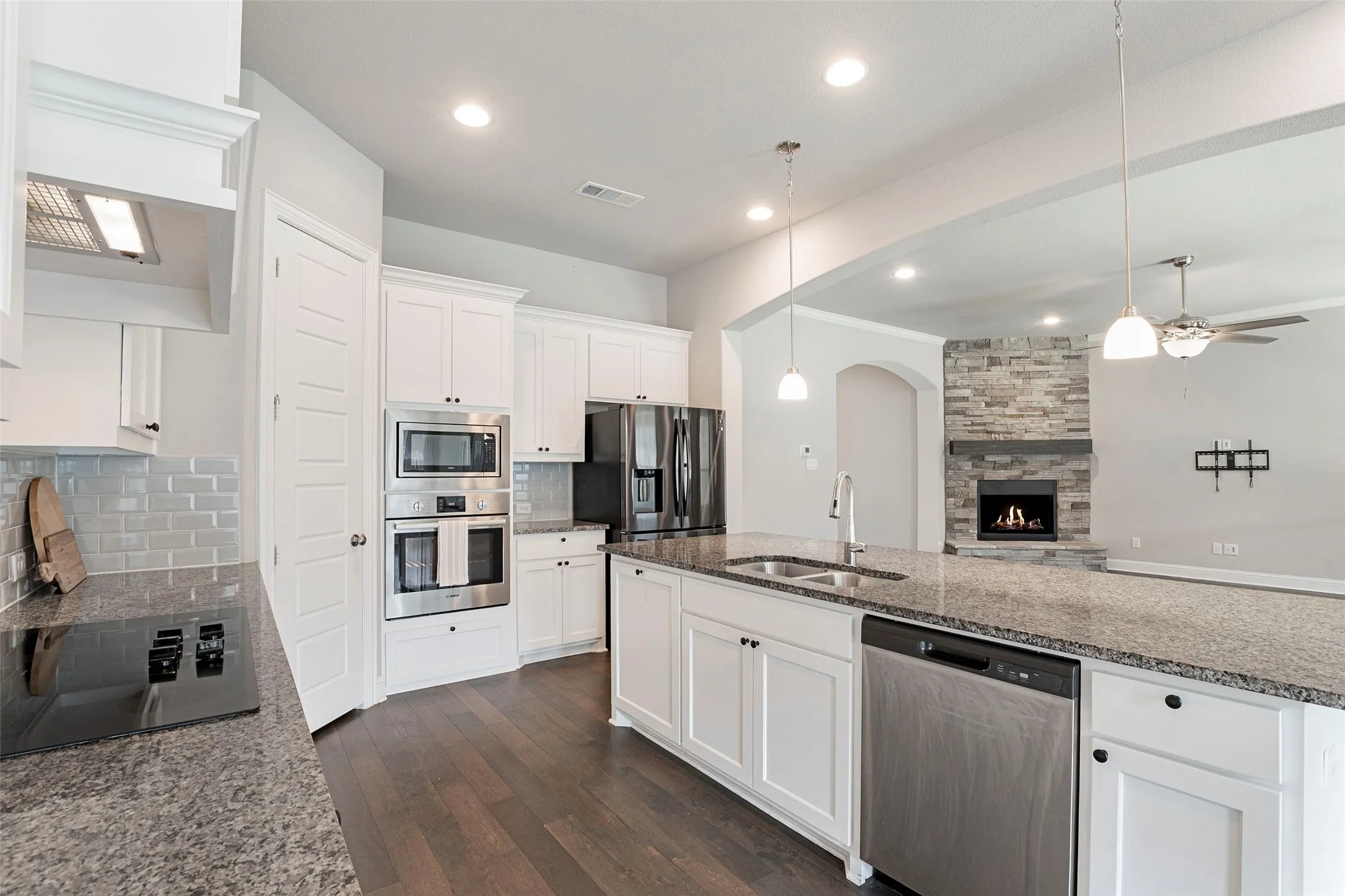 Single Family Residence For Sale in Johnson County , 1953 Silver Falls Drive, Burleson, Texas 76028, 4 Bedroom, 3 Bathroom, 3 Garage spaces, 2,840 Sqft, built in 2021, mls#21299303, Real Estate Agent in Burleson, Homes For Sale in Johnson county, Homes For Sale in Burleson, Realtor in Burleson Texas, Real Estate Brokerage Independent Realty Texas, Luminita Cordes Realtor