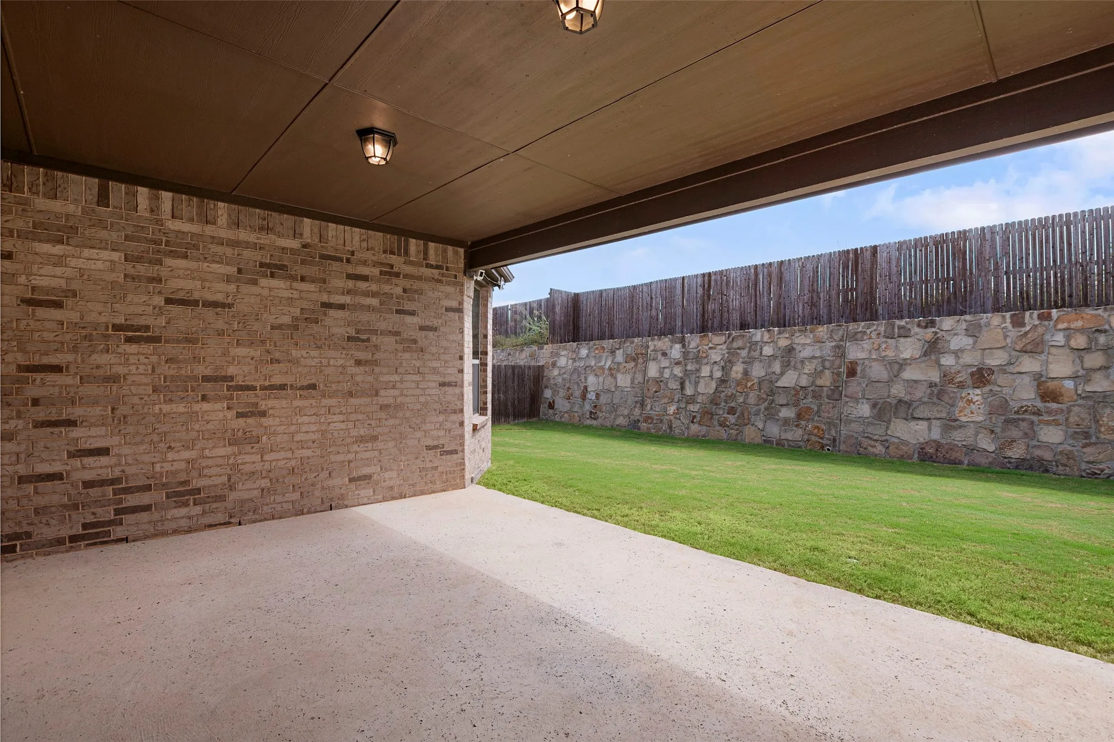 Single Family Residence For Sale in Johnson County , 1953 Silver Falls Drive, Burleson, Texas 76028, 4 Bedroom, 3 Bathroom, 3 Garage spaces, 2,840 Sqft, built in 2021, mls#21299303, Real Estate Agent in Burleson, Homes For Sale in Johnson county, Homes For Sale in Burleson, Realtor in Burleson Texas, Real Estate Brokerage Independent Realty Texas, Luminita Cordes Realtor