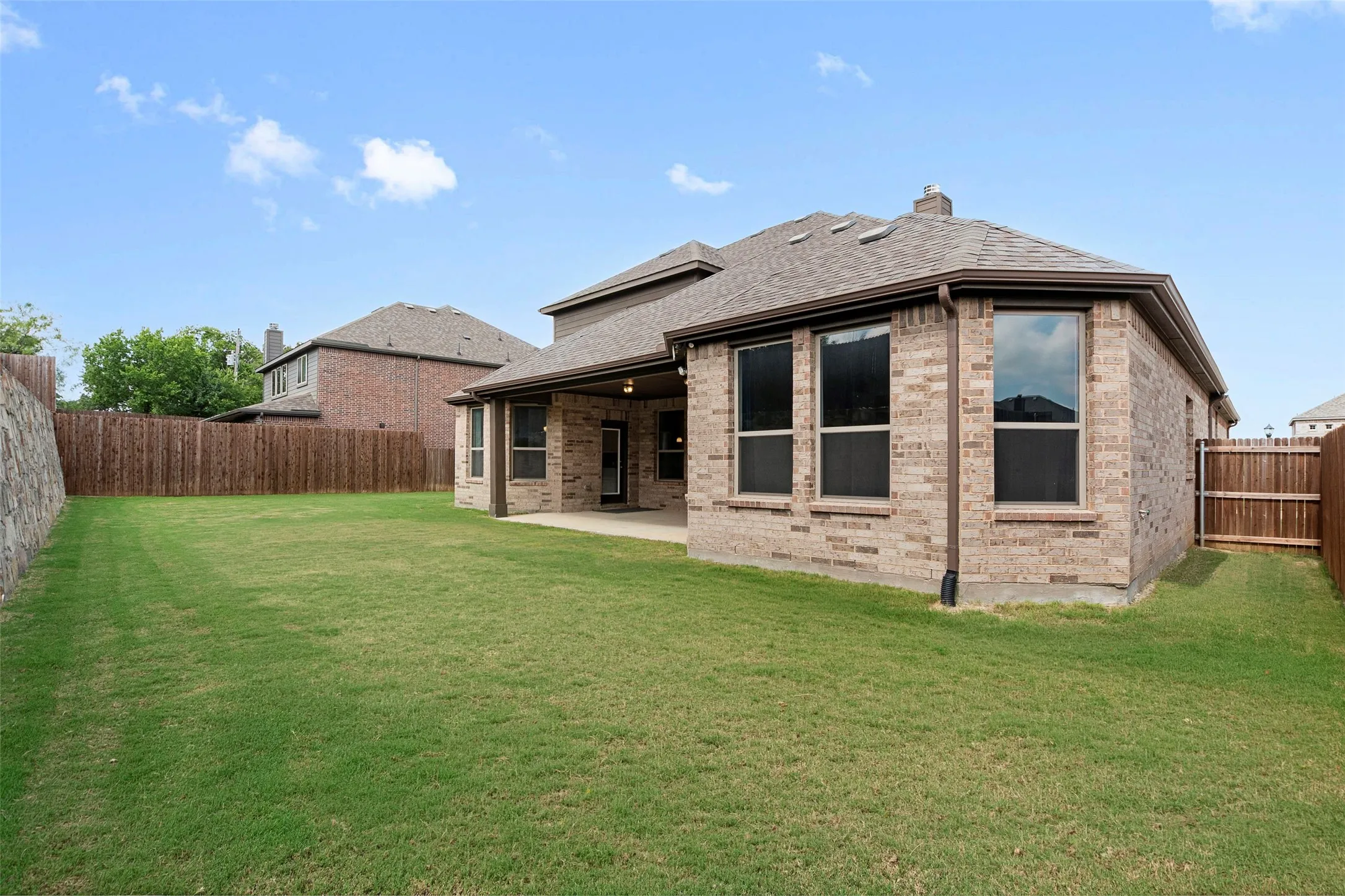 Single Family Residence For Sale in Johnson County , 1953 Silver Falls Drive, Burleson, Texas 76028, 4 Bedroom, 3 Bathroom, 3 Garage spaces, 2,840 Sqft, built in 2021, mls#21299303, Real Estate Agent in Burleson, Homes For Sale in Johnson county, Homes For Sale in Burleson, Realtor in Burleson Texas, Real Estate Brokerage Independent Realty Texas, Luminita Cordes Realtor