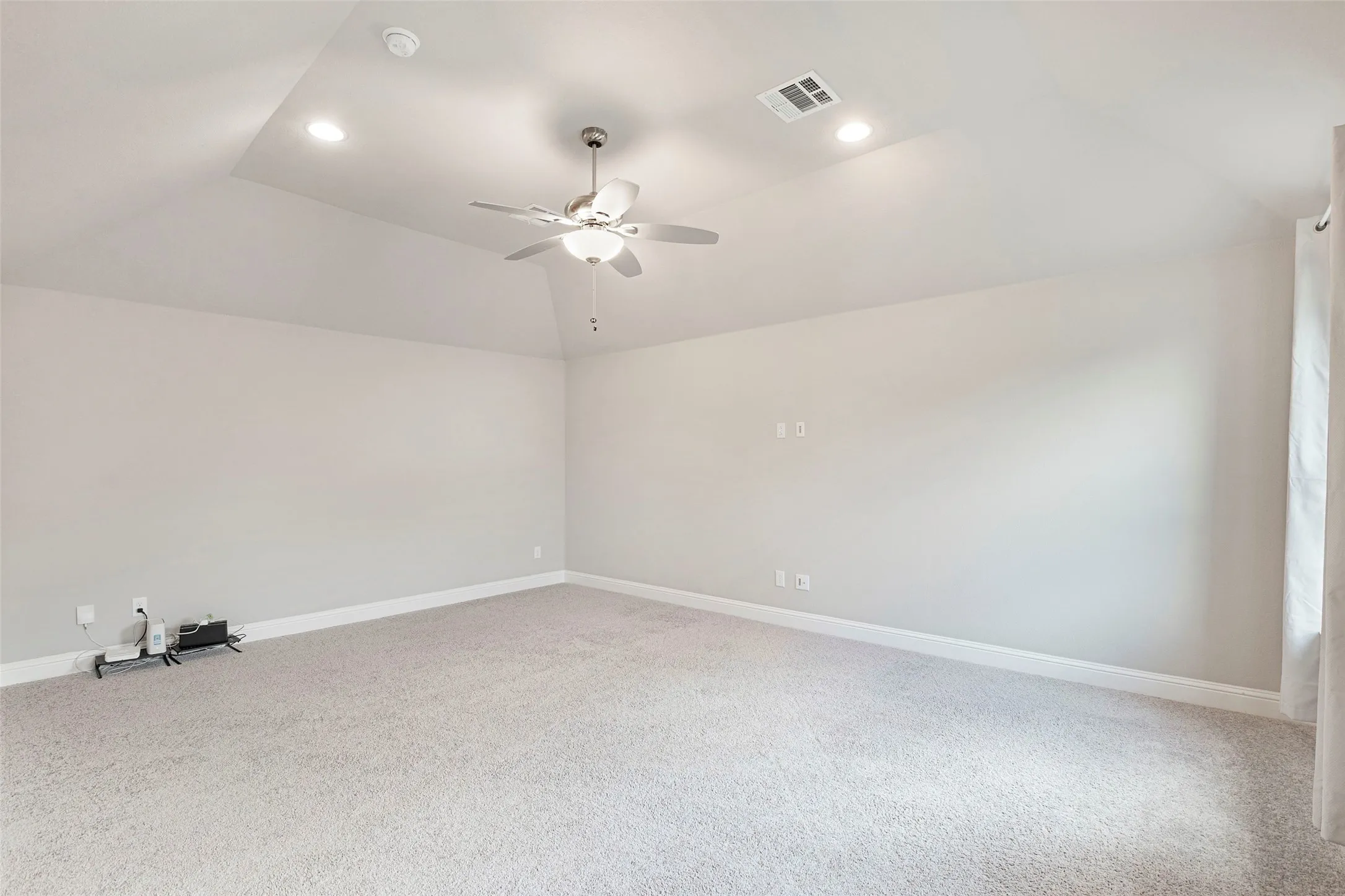 Single Family Residence For Sale in Johnson County , 1953 Silver Falls Drive, Burleson, Texas 76028, 4 Bedroom, 3 Bathroom, 3 Garage spaces, 2,840 Sqft, built in 2021, mls#21299303, Real Estate Agent in Burleson, Homes For Sale in Johnson county, Homes For Sale in Burleson, Realtor in Burleson Texas, Real Estate Brokerage Independent Realty Texas, Luminita Cordes Realtor
