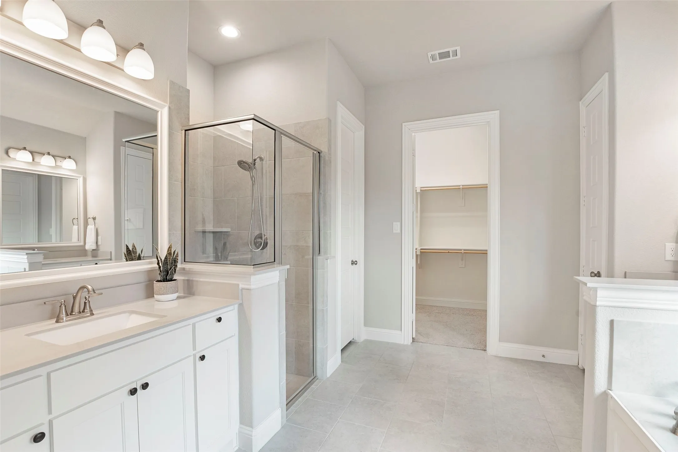 Single Family Residence For Sale in Johnson County , 1953 Silver Falls Drive, Burleson, Texas 76028, 4 Bedroom, 3 Bathroom, 3 Garage spaces, 2,840 Sqft, built in 2021, mls#21299303, Real Estate Agent in Burleson, Homes For Sale in Johnson county, Homes For Sale in Burleson, Realtor in Burleson Texas, Real Estate Brokerage Independent Realty Texas, Luminita Cordes Realtor