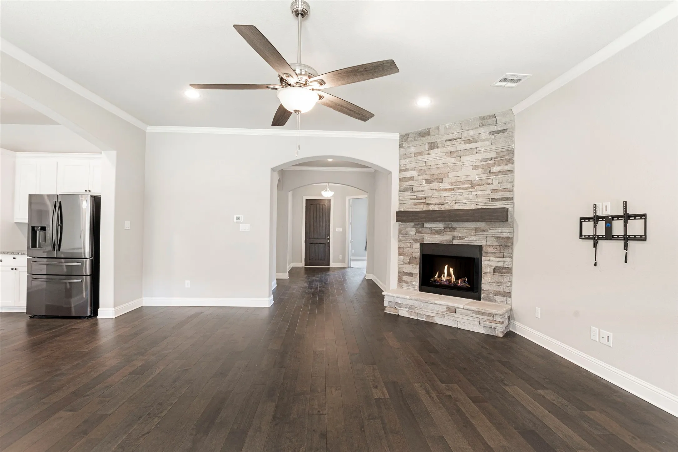 Single Family Residence For Sale in Johnson County , 1953 Silver Falls Drive, Burleson, Texas 76028, 4 Bedroom, 3 Bathroom, 3 Garage spaces, 2,840 Sqft, built in 2021, mls#21299303, Real Estate Agent in Burleson, Homes For Sale in Johnson county, Homes For Sale in Burleson, Realtor in Burleson Texas, Real Estate Brokerage Independent Realty Texas, Luminita Cordes Realtor