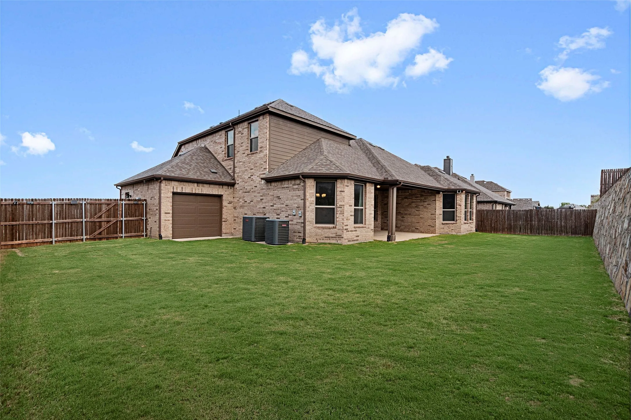 Single Family Residence For Sale in Johnson County , 1953 Silver Falls Drive, Burleson, Texas 76028, 4 Bedroom, 3 Bathroom, 3 Garage spaces, 2,840 Sqft, built in 2021, mls#21299303, Real Estate Agent in Burleson, Homes For Sale in Johnson county, Homes For Sale in Burleson, Realtor in Burleson Texas, Real Estate Brokerage Independent Realty Texas, Luminita Cordes Realtor