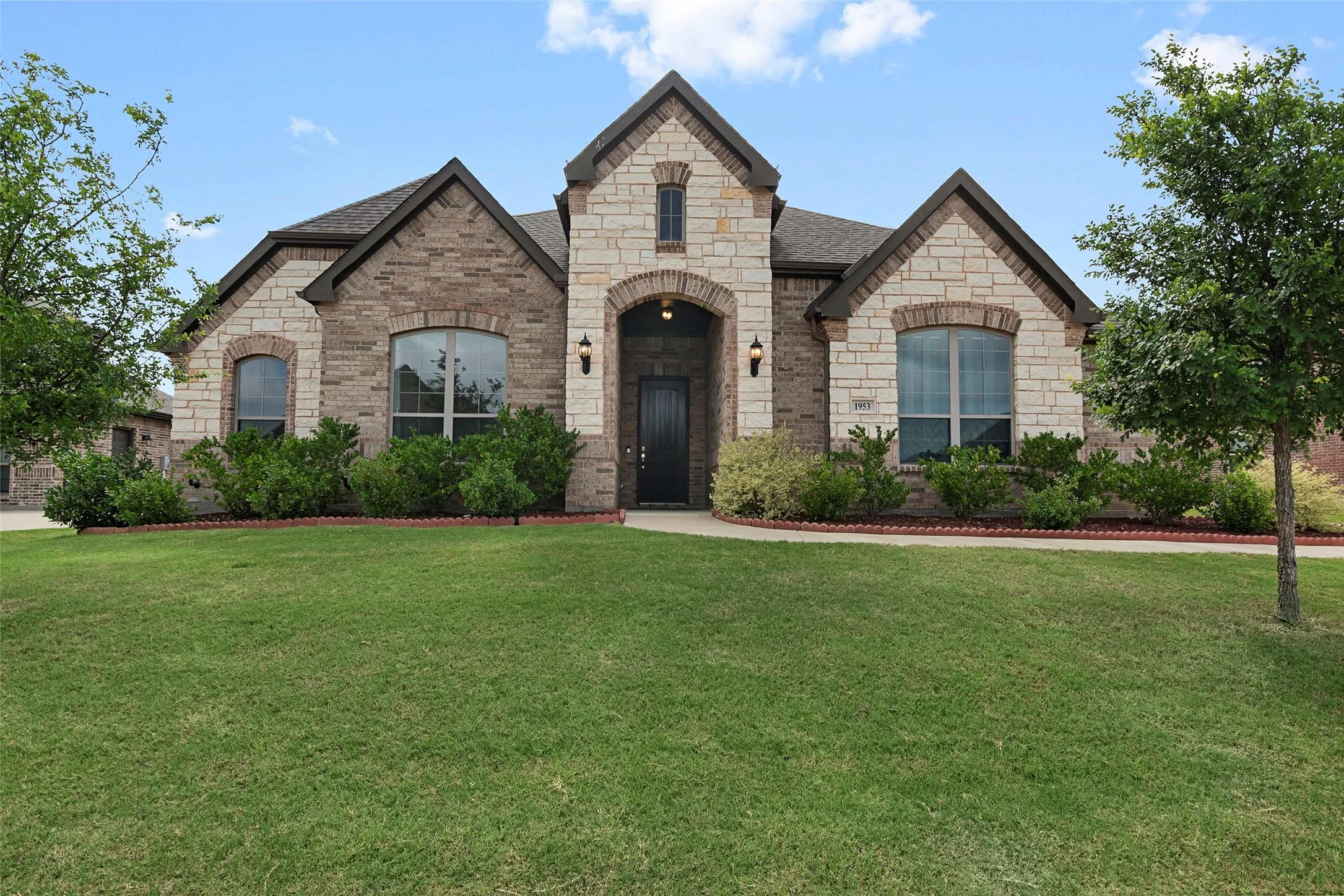 Single Family Residence For Sale in Johnson County , 1953 Silver Falls Drive, Burleson, Texas 76028, 4 Bedroom, 3 Bathroom, 3 Garage spaces, 2,840 Sqft, built in 2021, mls#21299303, Real Estate Agent in Burleson, Homes For Sale in Johnson county, Homes For Sale in Burleson, Realtor in Burleson Texas, Real Estate Brokerage Independent Realty Texas, Luminita Cordes Realtor