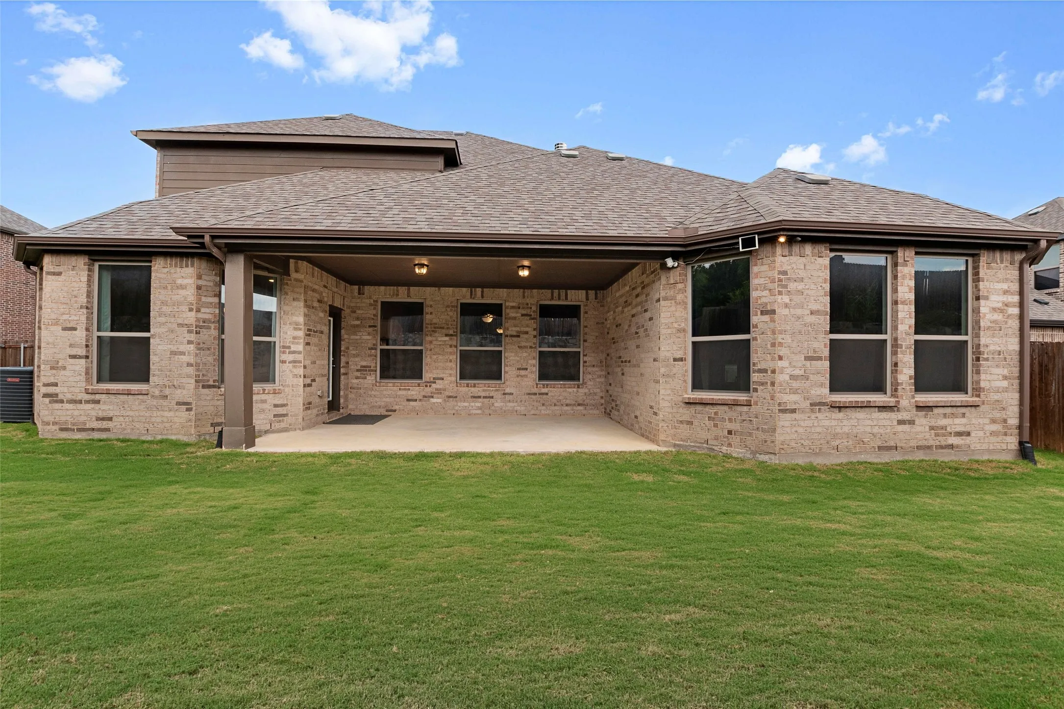 Single Family Residence For Sale in Johnson County , 1953 Silver Falls Drive, Burleson, Texas 76028, 4 Bedroom, 3 Bathroom, 3 Garage spaces, 2,840 Sqft, built in 2021, mls#21299303, Real Estate Agent in Burleson, Homes For Sale in Johnson county, Homes For Sale in Burleson, Realtor in Burleson Texas, Real Estate Brokerage Independent Realty Texas, Luminita Cordes Realtor
