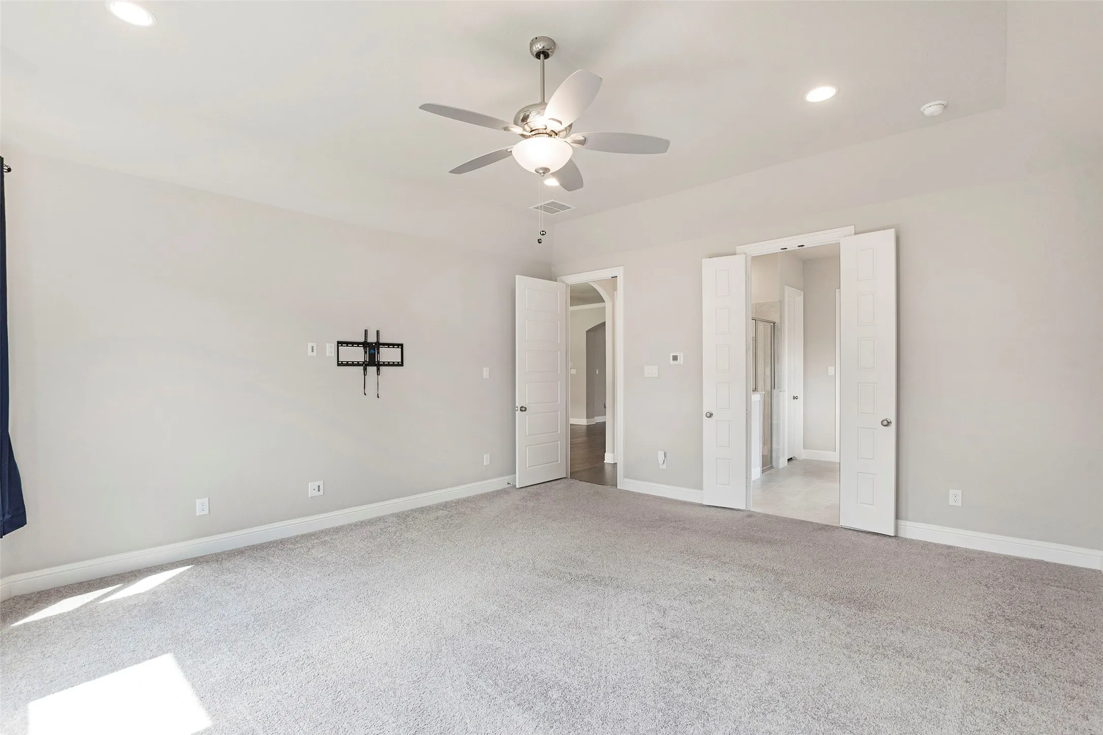 Single Family Residence For Sale in Johnson County , 1953 Silver Falls Drive, Burleson, Texas 76028, 4 Bedroom, 3 Bathroom, 3 Garage spaces, 2,840 Sqft, built in 2021, mls#21299303, Real Estate Agent in Burleson, Homes For Sale in Johnson county, Homes For Sale in Burleson, Realtor in Burleson Texas, Real Estate Brokerage Independent Realty Texas, Luminita Cordes Realtor