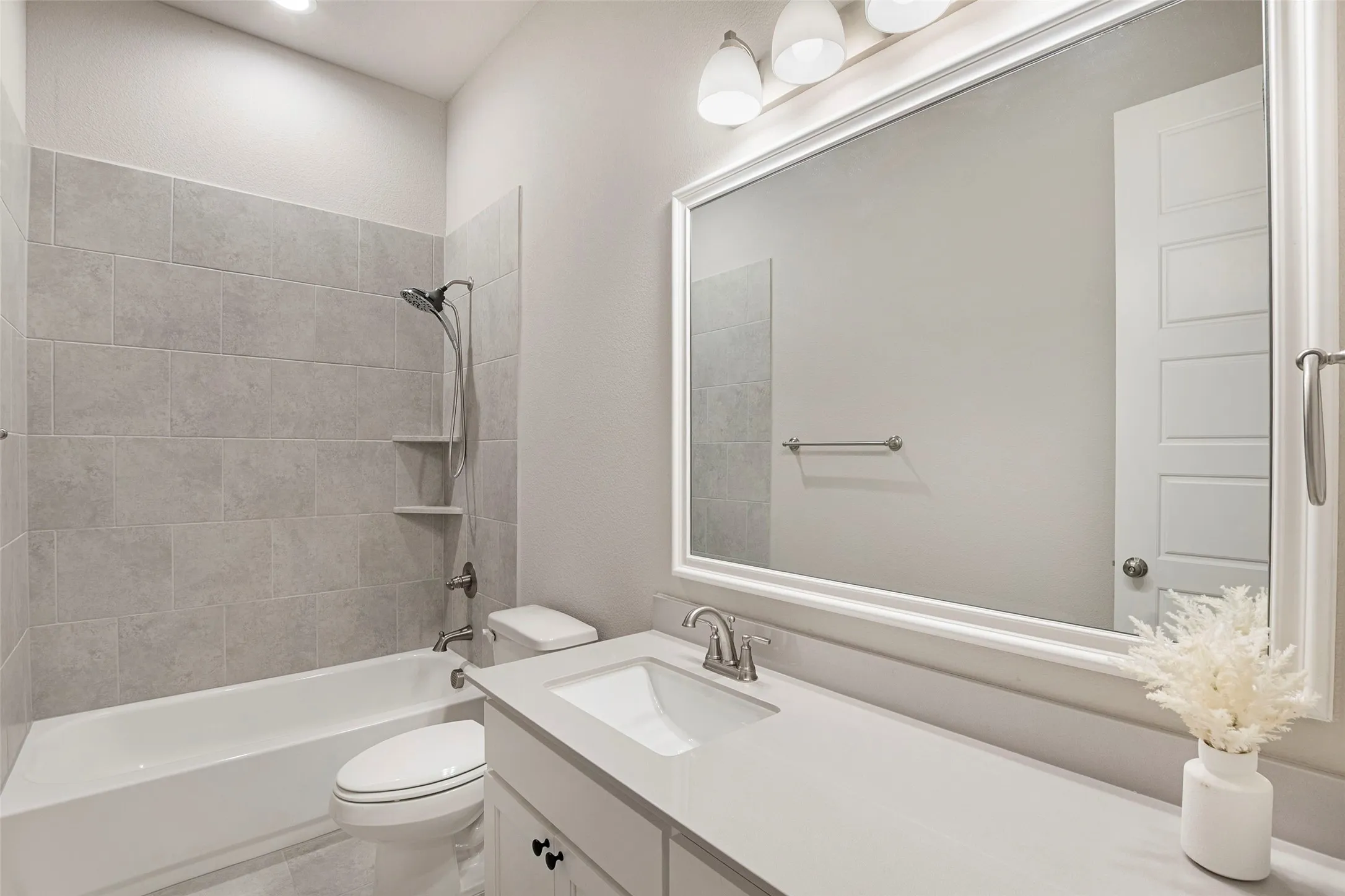 Single Family Residence For Sale in Johnson County , 1953 Silver Falls Drive, Burleson, Texas 76028, 4 Bedroom, 3 Bathroom, 3 Garage spaces, 2,840 Sqft, built in 2021, mls#21299303, Real Estate Agent in Burleson, Homes For Sale in Johnson county, Homes For Sale in Burleson, Realtor in Burleson Texas, Real Estate Brokerage Independent Realty Texas, Luminita Cordes Realtor