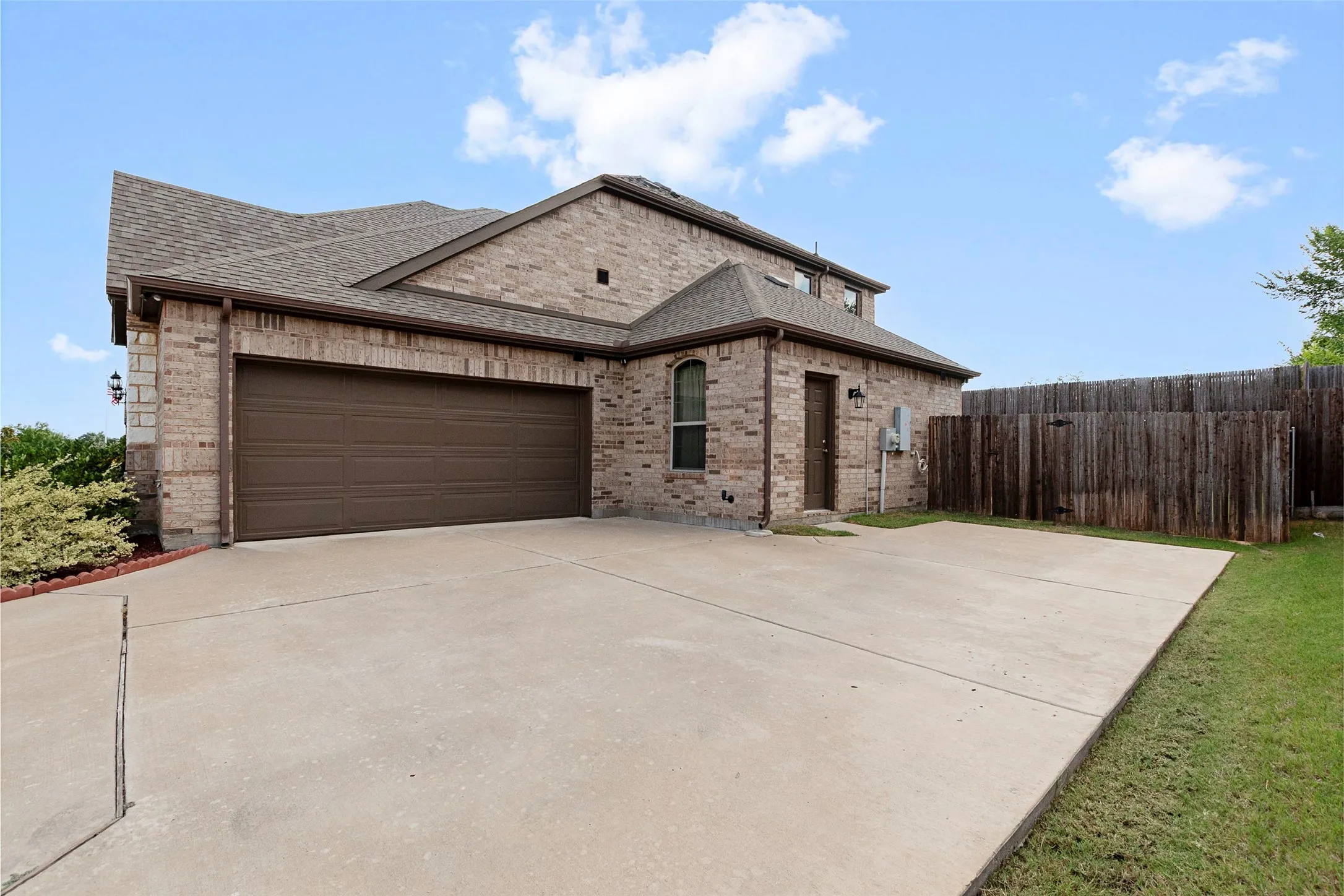 Single Family Residence For Sale in Johnson County , 1953 Silver Falls Drive, Burleson, Texas 76028, 4 Bedroom, 3 Bathroom, 3 Garage spaces, 2,840 Sqft, built in 2021, mls#21299303, Real Estate Agent in Burleson, Homes For Sale in Johnson county, Homes For Sale in Burleson, Realtor in Burleson Texas, Real Estate Brokerage Independent Realty Texas, Luminita Cordes Realtor