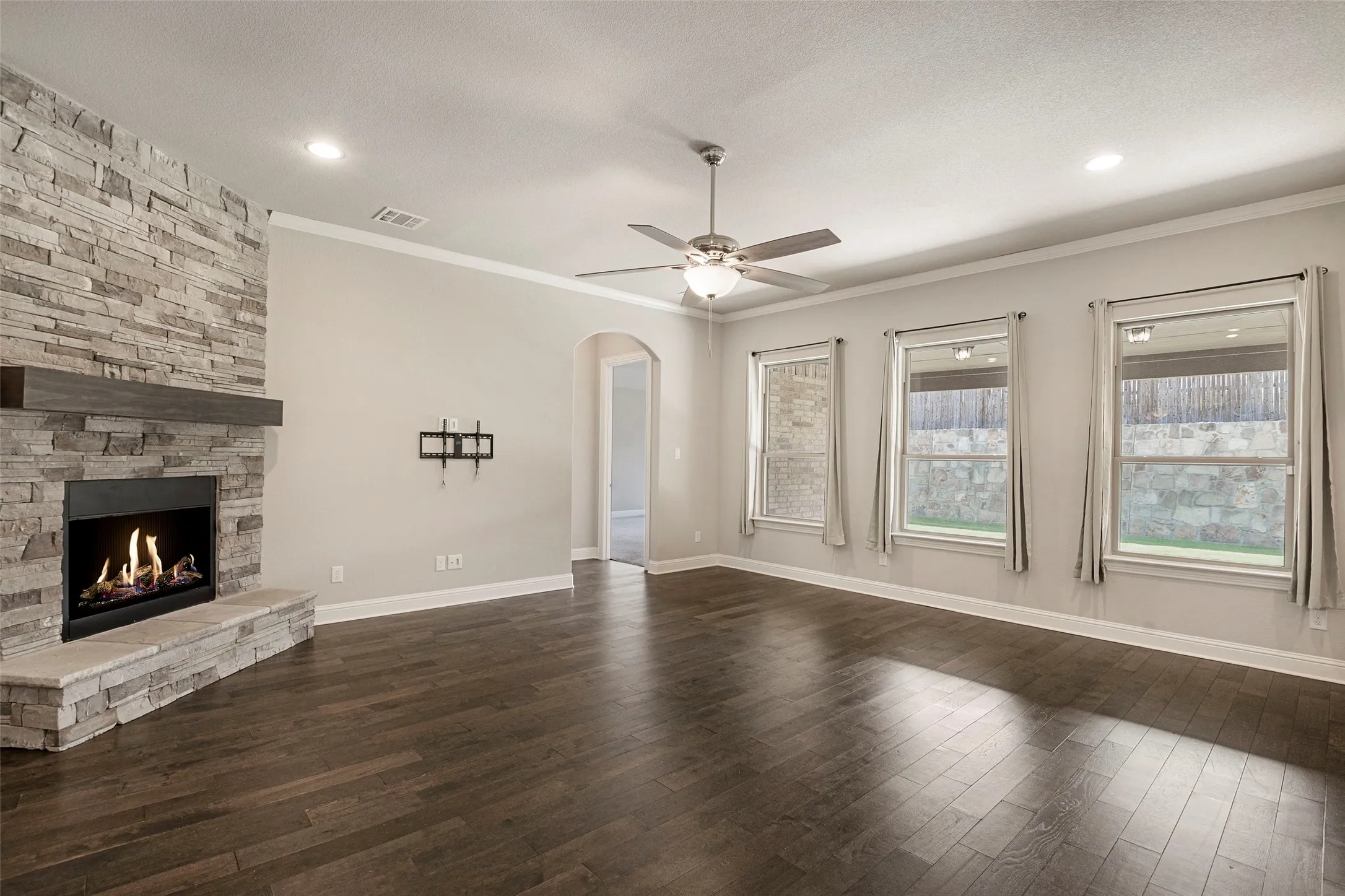 Single Family Residence For Sale in Johnson County , 1953 Silver Falls Drive, Burleson, Texas 76028, 4 Bedroom, 3 Bathroom, 3 Garage spaces, 2,840 Sqft, built in 2021, mls#21299303, Real Estate Agent in Burleson, Homes For Sale in Johnson county, Homes For Sale in Burleson, Realtor in Burleson Texas, Real Estate Brokerage Independent Realty Texas, Luminita Cordes Realtor