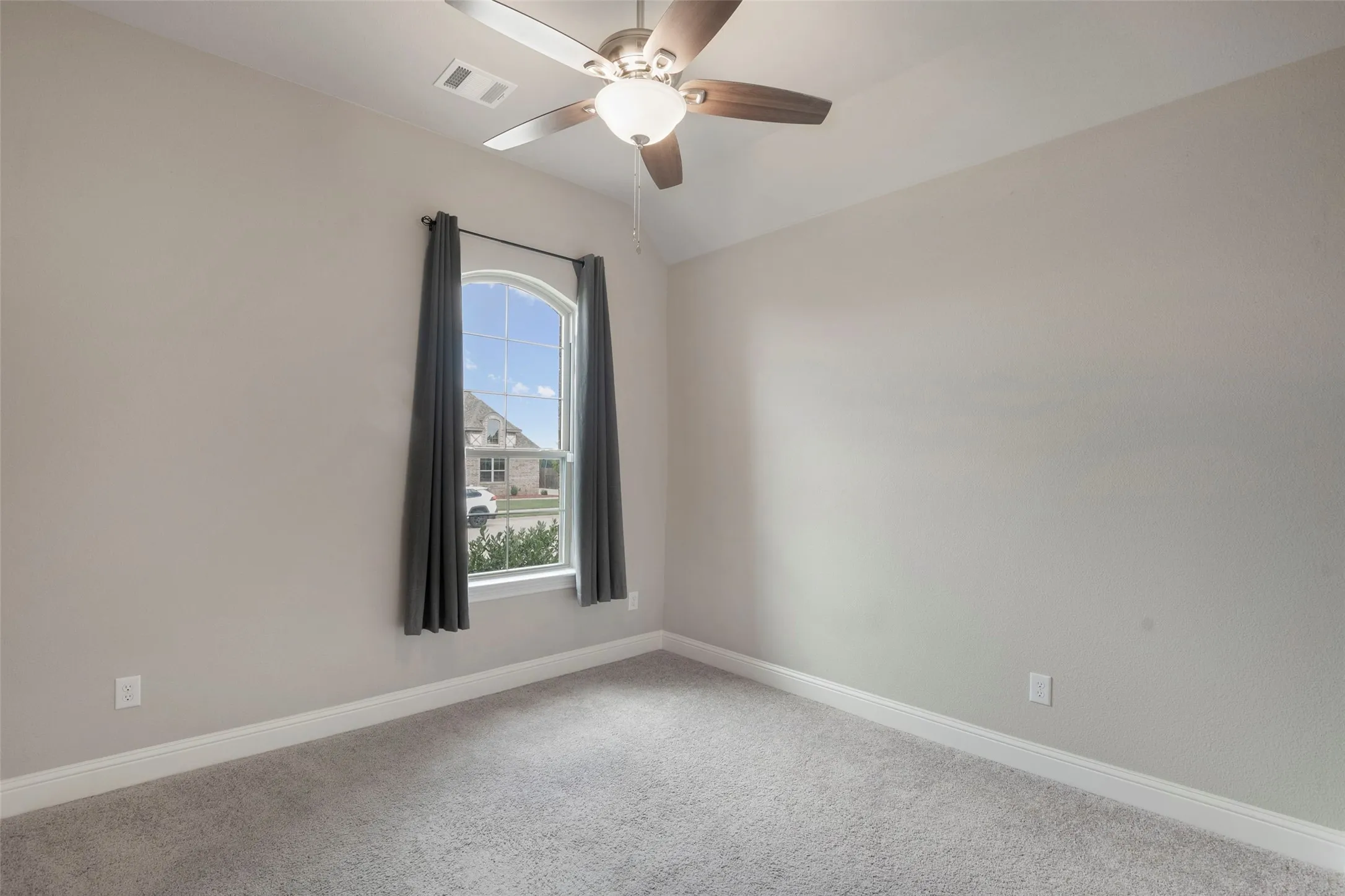 Single Family Residence For Sale in Johnson County , 1953 Silver Falls Drive, Burleson, Texas 76028, 4 Bedroom, 3 Bathroom, 3 Garage spaces, 2,840 Sqft, built in 2021, mls#21299303, Real Estate Agent in Burleson, Homes For Sale in Johnson county, Homes For Sale in Burleson, Realtor in Burleson Texas, Real Estate Brokerage Independent Realty Texas, Luminita Cordes Realtor
