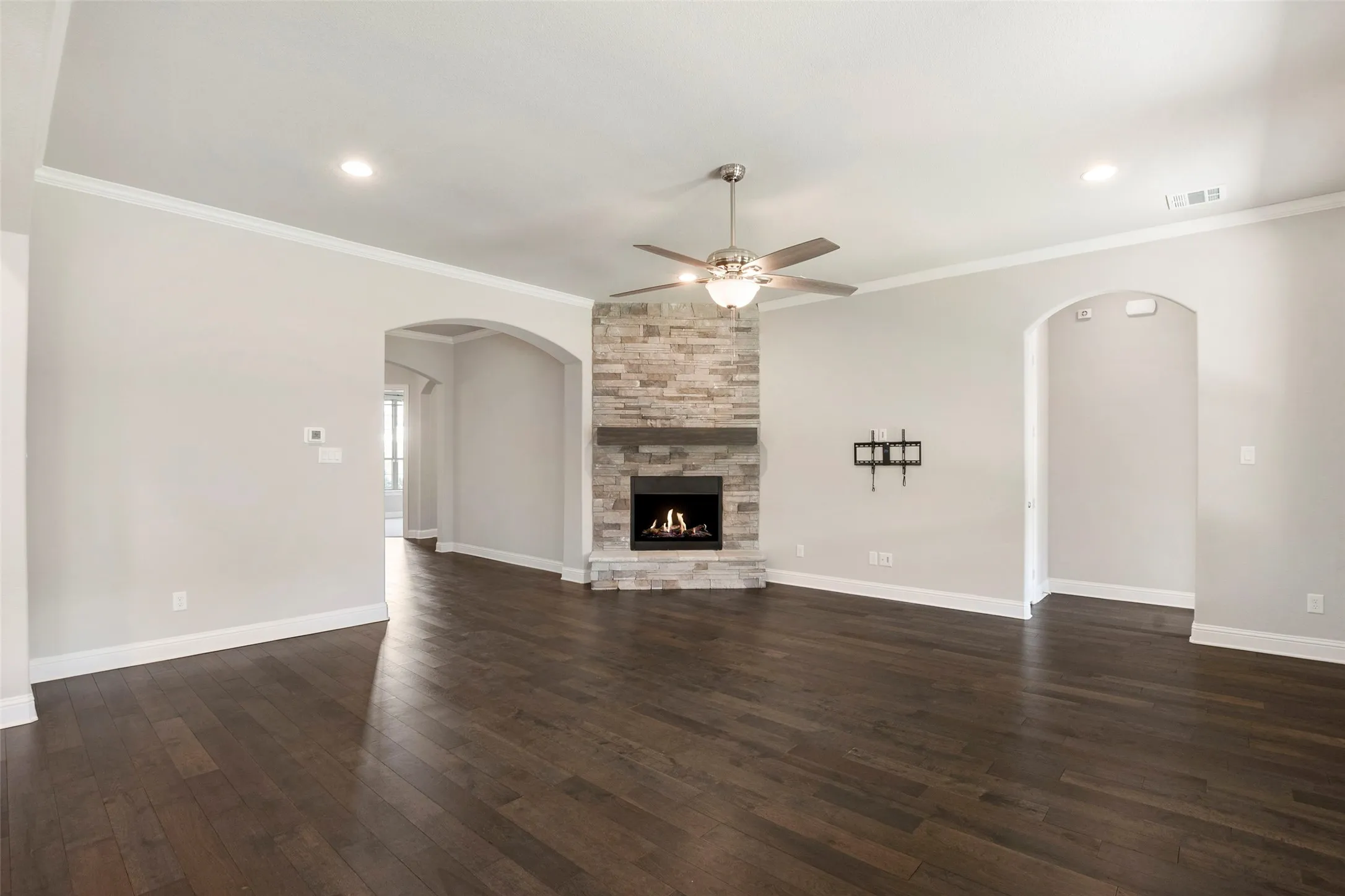 Single Family Residence For Sale in Johnson County , 1953 Silver Falls Drive, Burleson, Texas 76028, 4 Bedroom, 3 Bathroom, 3 Garage spaces, 2,840 Sqft, built in 2021, mls#21299303, Real Estate Agent in Burleson, Homes For Sale in Johnson county, Homes For Sale in Burleson, Realtor in Burleson Texas, Real Estate Brokerage Independent Realty Texas, Luminita Cordes Realtor