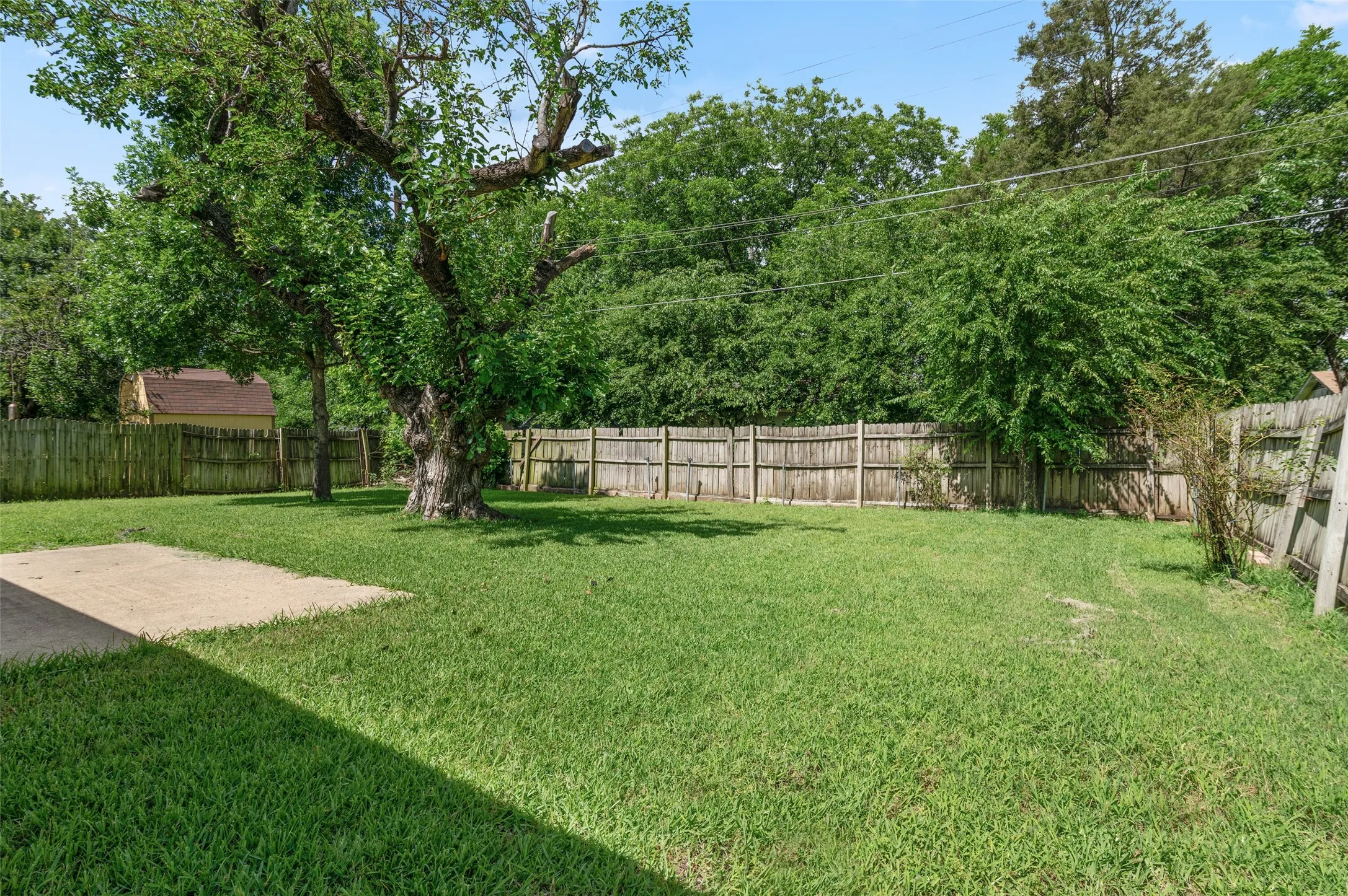 Single Family Residence For Sale in Denton County , 2308 Westwood Drive, Denton, Texas 76205, 4 Bedroom, 2 Bathroom, 1 Garage spaces, 1,490 Sqft, built in 1978, mls#21299777, Real Estate Agent in Denton, Homes For Sale in Denton county, Homes For Sale in Denton, Realtor in Denton Texas, Real Estate Brokerage Independent Realty Texas, Luminita Cordes Realtor
