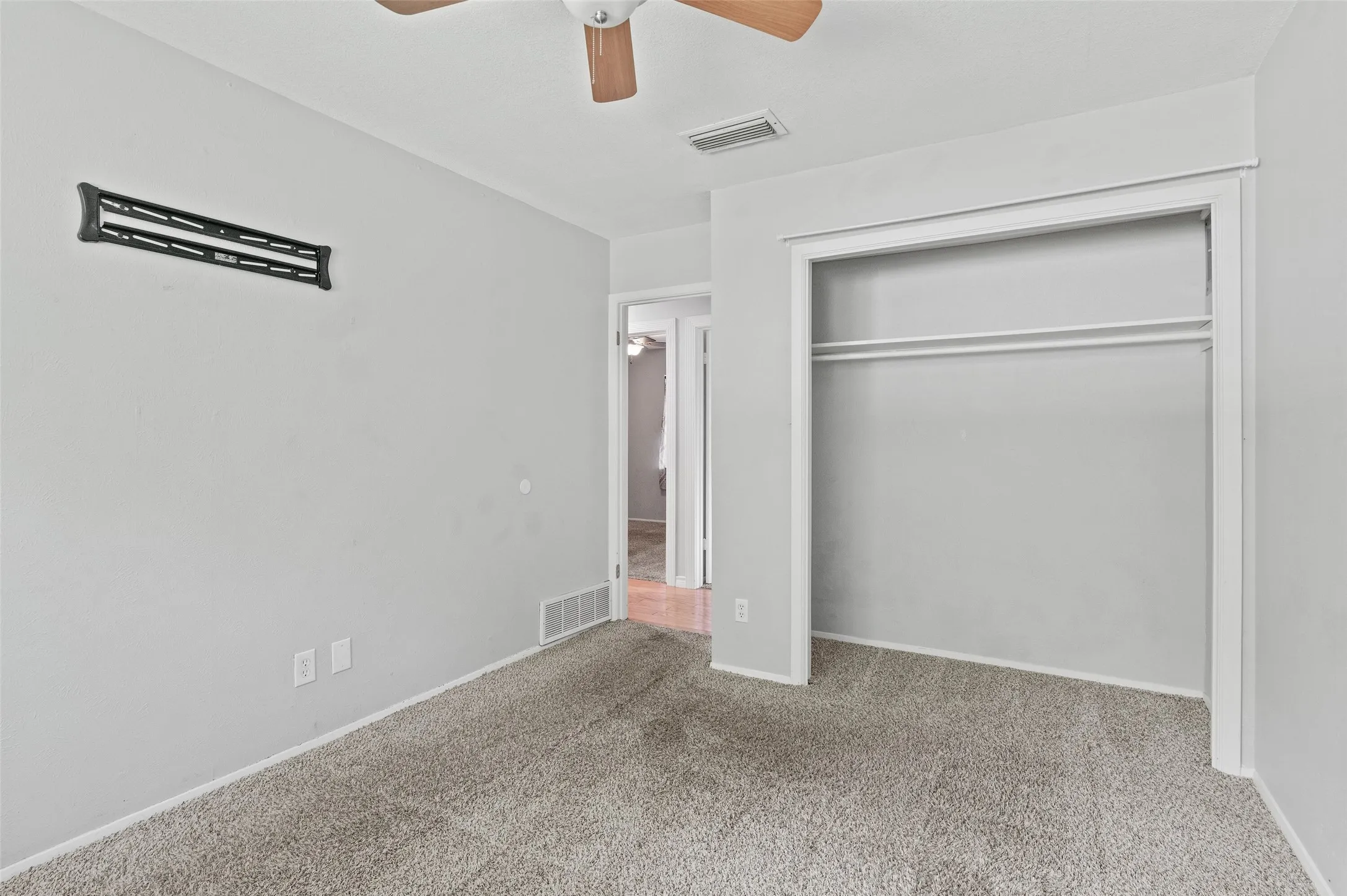 Single Family Residence For Sale in Denton County , 2308 Westwood Drive, Denton, Texas 76205, 4 Bedroom, 2 Bathroom, 1 Garage spaces, 1,490 Sqft, built in 1978, mls#21299777, Real Estate Agent in Denton, Homes For Sale in Denton county, Homes For Sale in Denton, Realtor in Denton Texas, Real Estate Brokerage Independent Realty Texas, Luminita Cordes Realtor