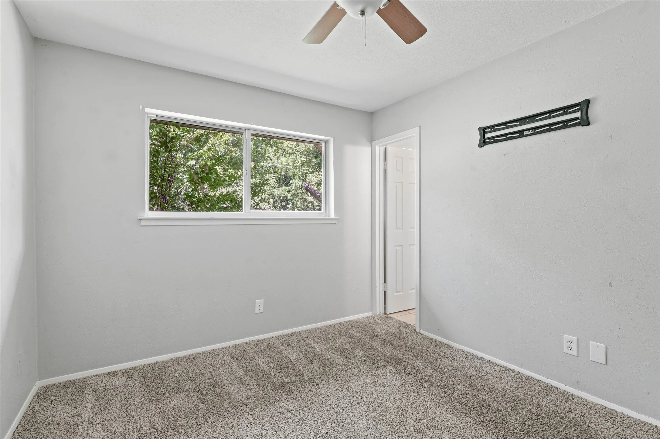 Single Family Residence For Sale in Denton County , 2308 Westwood Drive, Denton, Texas 76205, 4 Bedroom, 2 Bathroom, 1 Garage spaces, 1,490 Sqft, built in 1978, mls#21299777, Real Estate Agent in Denton, Homes For Sale in Denton county, Homes For Sale in Denton, Realtor in Denton Texas, Real Estate Brokerage Independent Realty Texas, Luminita Cordes Realtor