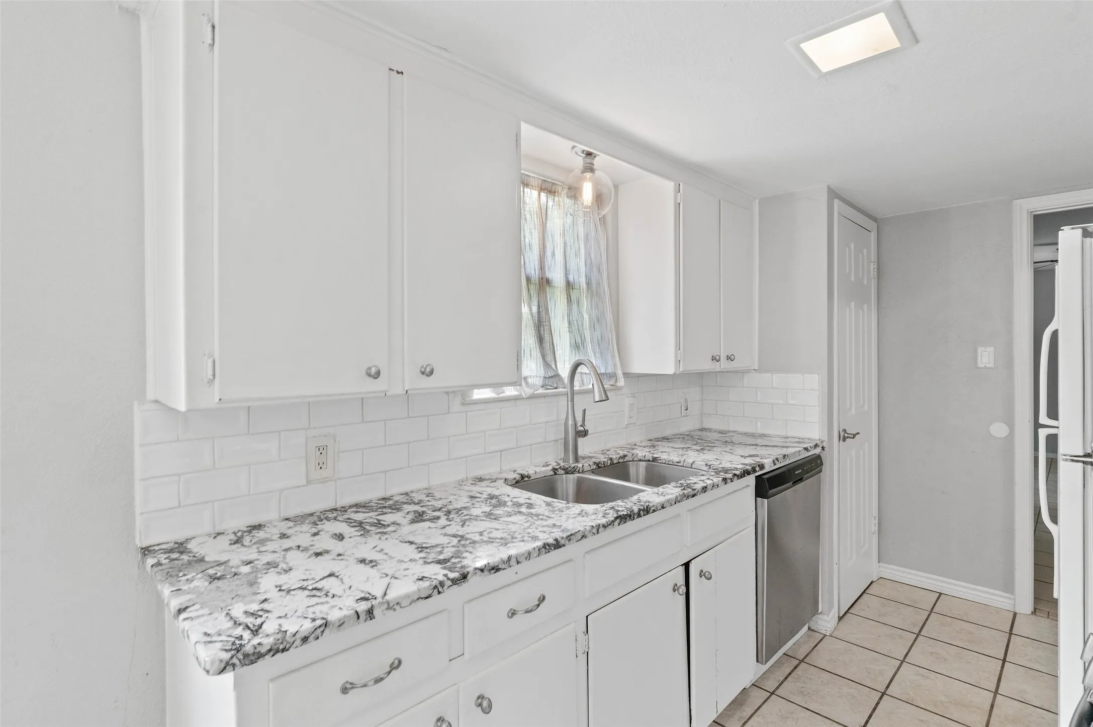 Single Family Residence For Sale in Denton County , 2308 Westwood Drive, Denton, Texas 76205, 4 Bedroom, 2 Bathroom, 1 Garage spaces, 1,490 Sqft, built in 1978, mls#21299777, Real Estate Agent in Denton, Homes For Sale in Denton county, Homes For Sale in Denton, Realtor in Denton Texas, Real Estate Brokerage Independent Realty Texas, Luminita Cordes Realtor