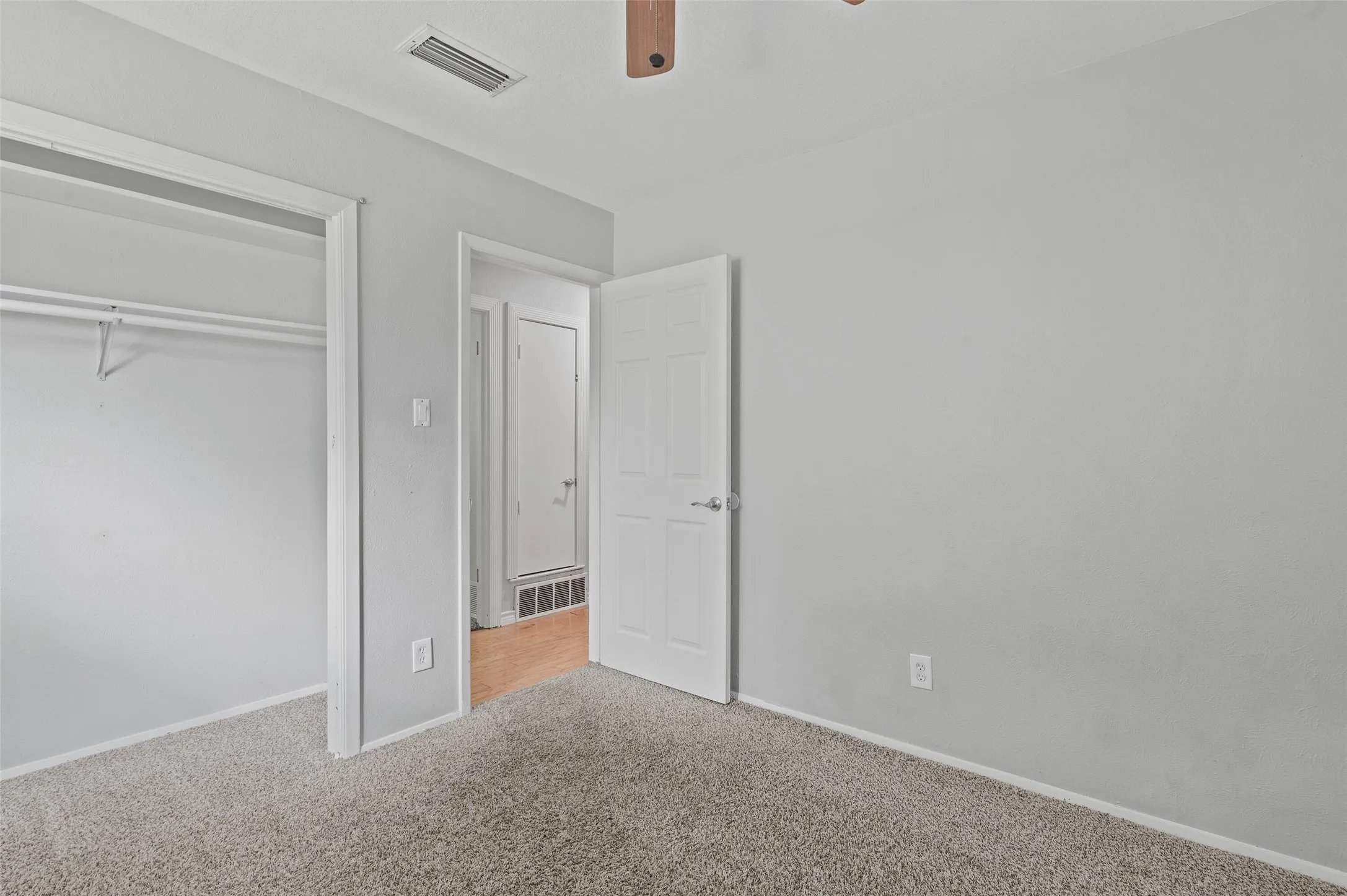 Single Family Residence For Sale in Denton County , 2308 Westwood Drive, Denton, Texas 76205, 4 Bedroom, 2 Bathroom, 1 Garage spaces, 1,490 Sqft, built in 1978, mls#21299777, Real Estate Agent in Denton, Homes For Sale in Denton county, Homes For Sale in Denton, Realtor in Denton Texas, Real Estate Brokerage Independent Realty Texas, Luminita Cordes Realtor