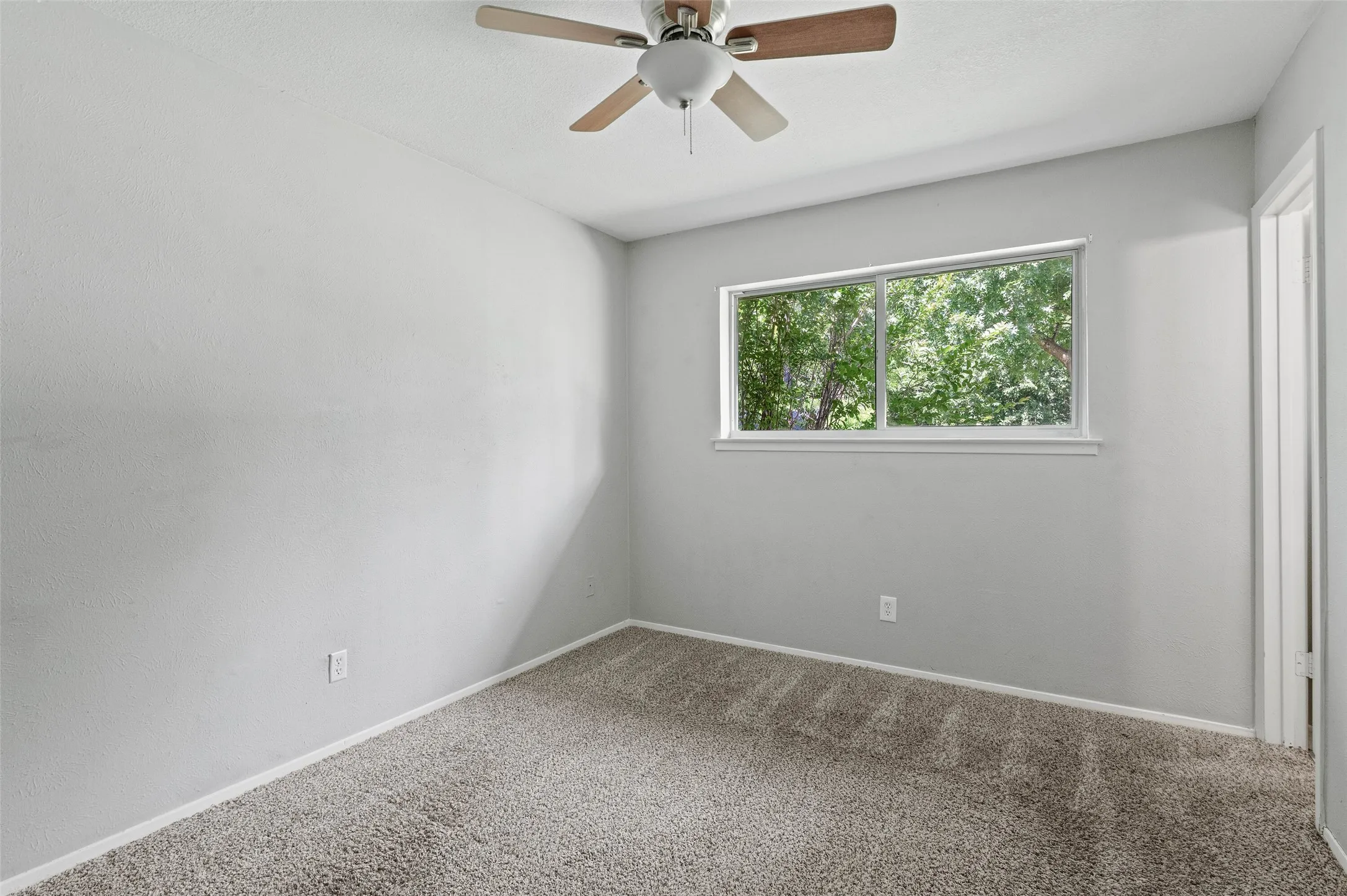Single Family Residence For Sale in Denton County , 2308 Westwood Drive, Denton, Texas 76205, 4 Bedroom, 2 Bathroom, 1 Garage spaces, 1,490 Sqft, built in 1978, mls#21299777, Real Estate Agent in Denton, Homes For Sale in Denton county, Homes For Sale in Denton, Realtor in Denton Texas, Real Estate Brokerage Independent Realty Texas, Luminita Cordes Realtor